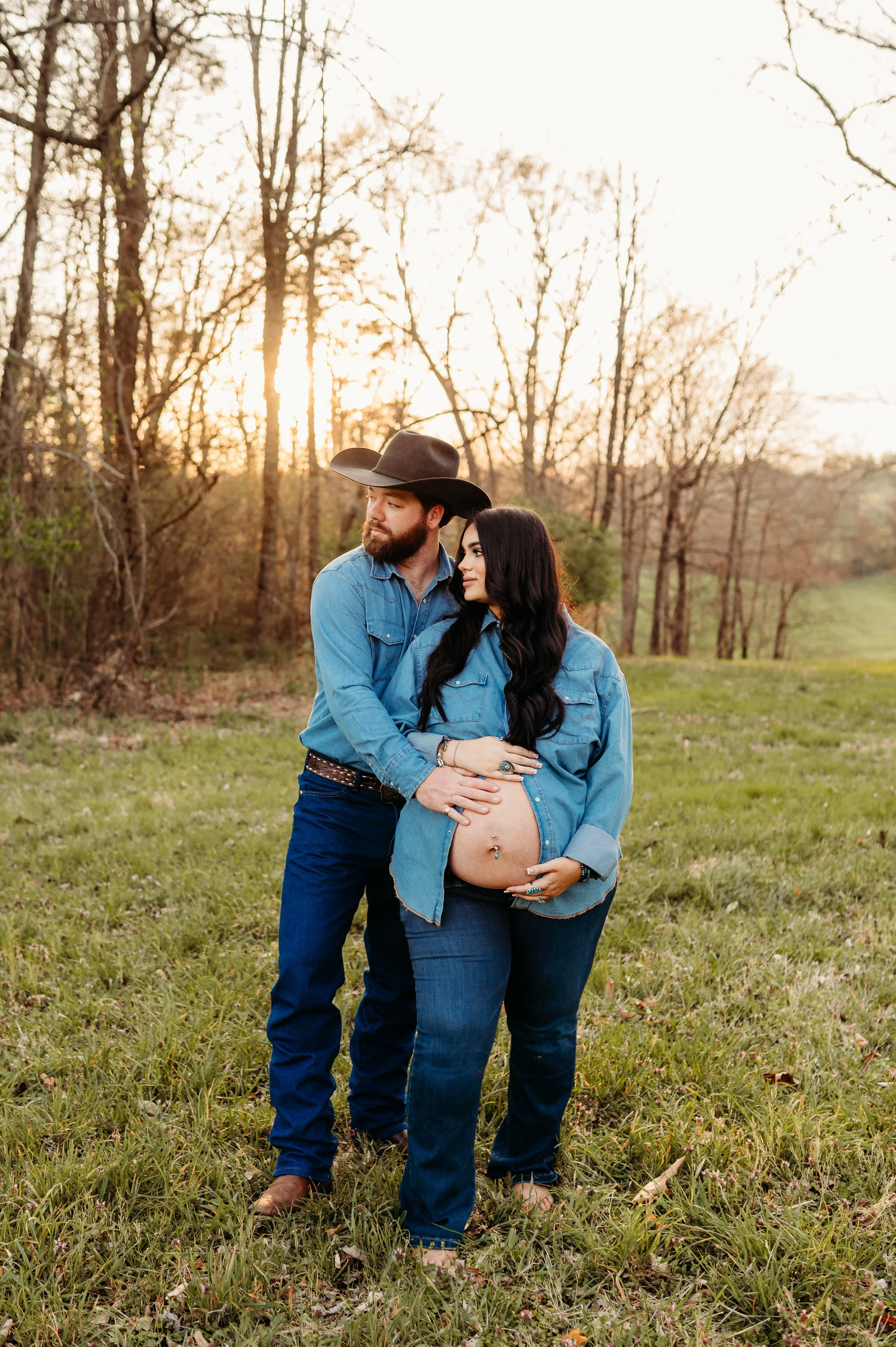 golden hour maternity session in Pleasant View, TN