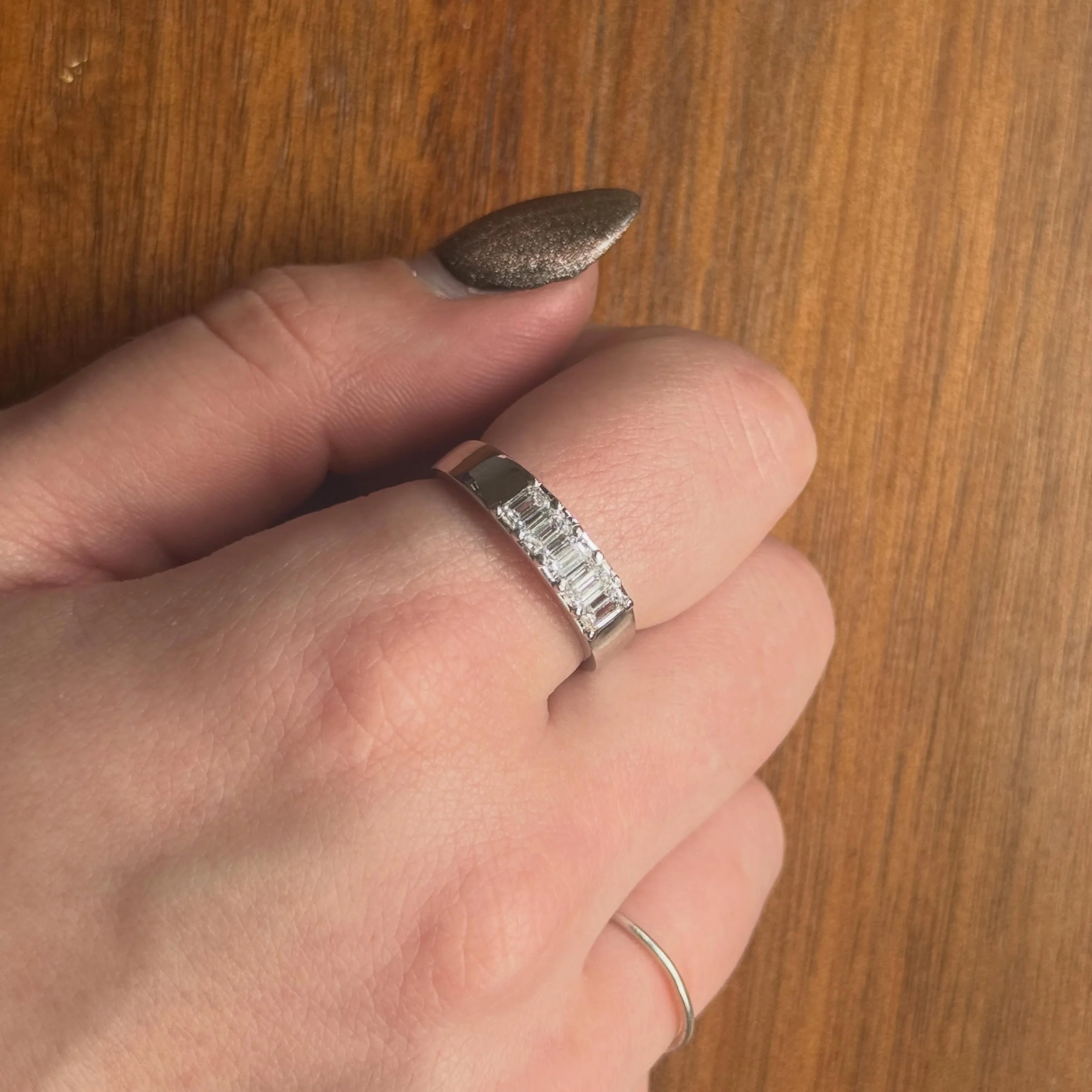 14K white gold + diamonds 💍 I had the opportunity to cast my resin print to make an anniversary band for my parents❤️ Happy 30 years! Thank you for trusting me with this piece💖