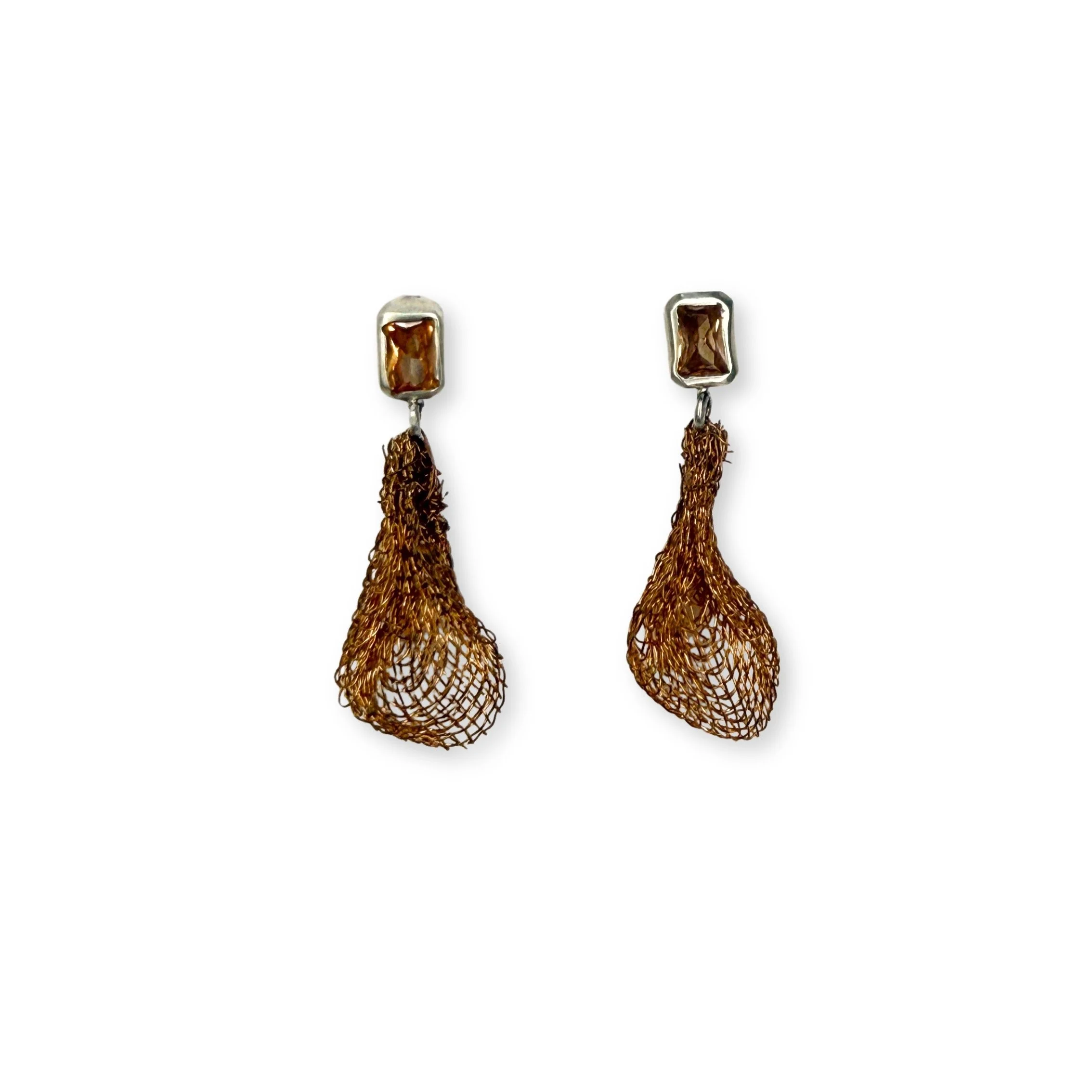 Ruche
Bronze mesh screen, sterling silver, cubic zirconia, brass