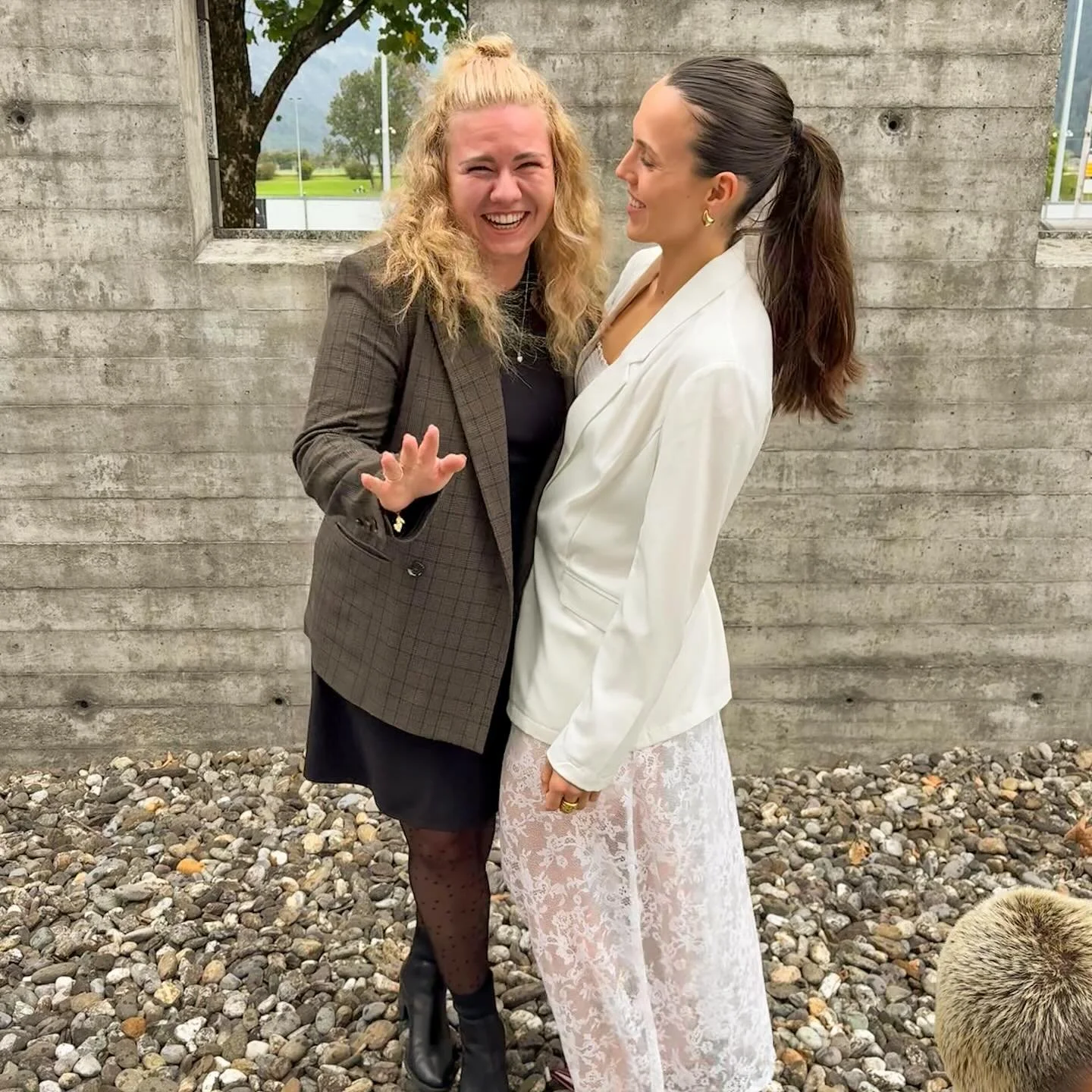 👯&zwj;♀️&hearts;️✨🎓🤞🏻