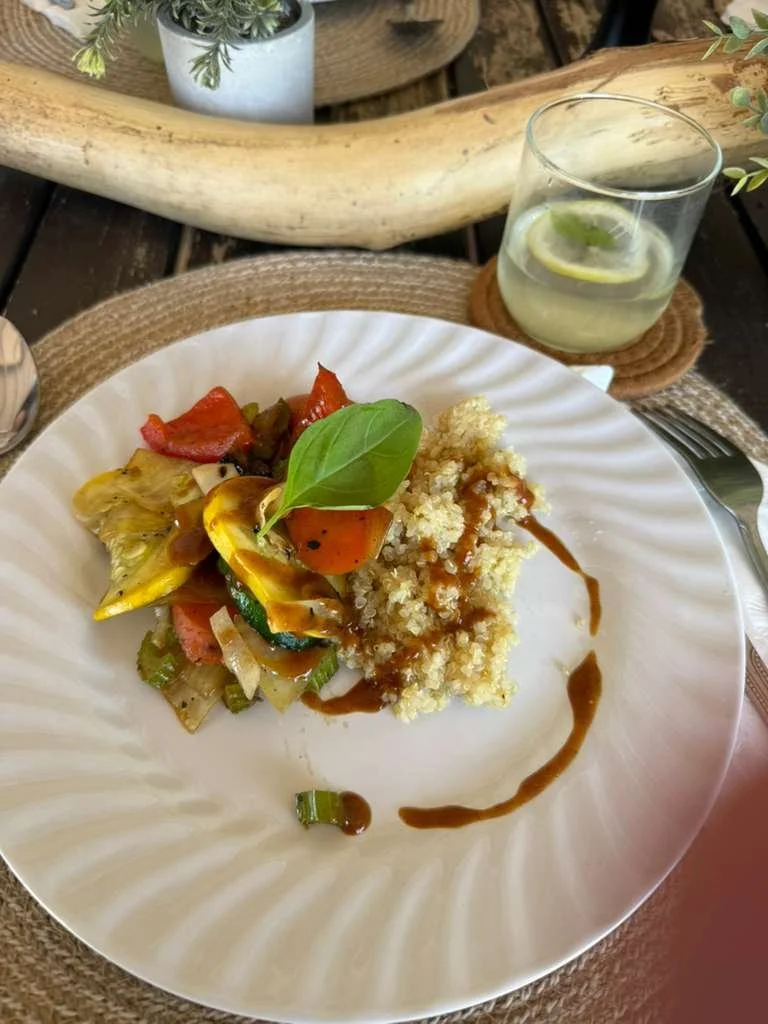 Fresh healthy lunch served at a wellness retreat in nature at Broken Bow by Natura Holistic