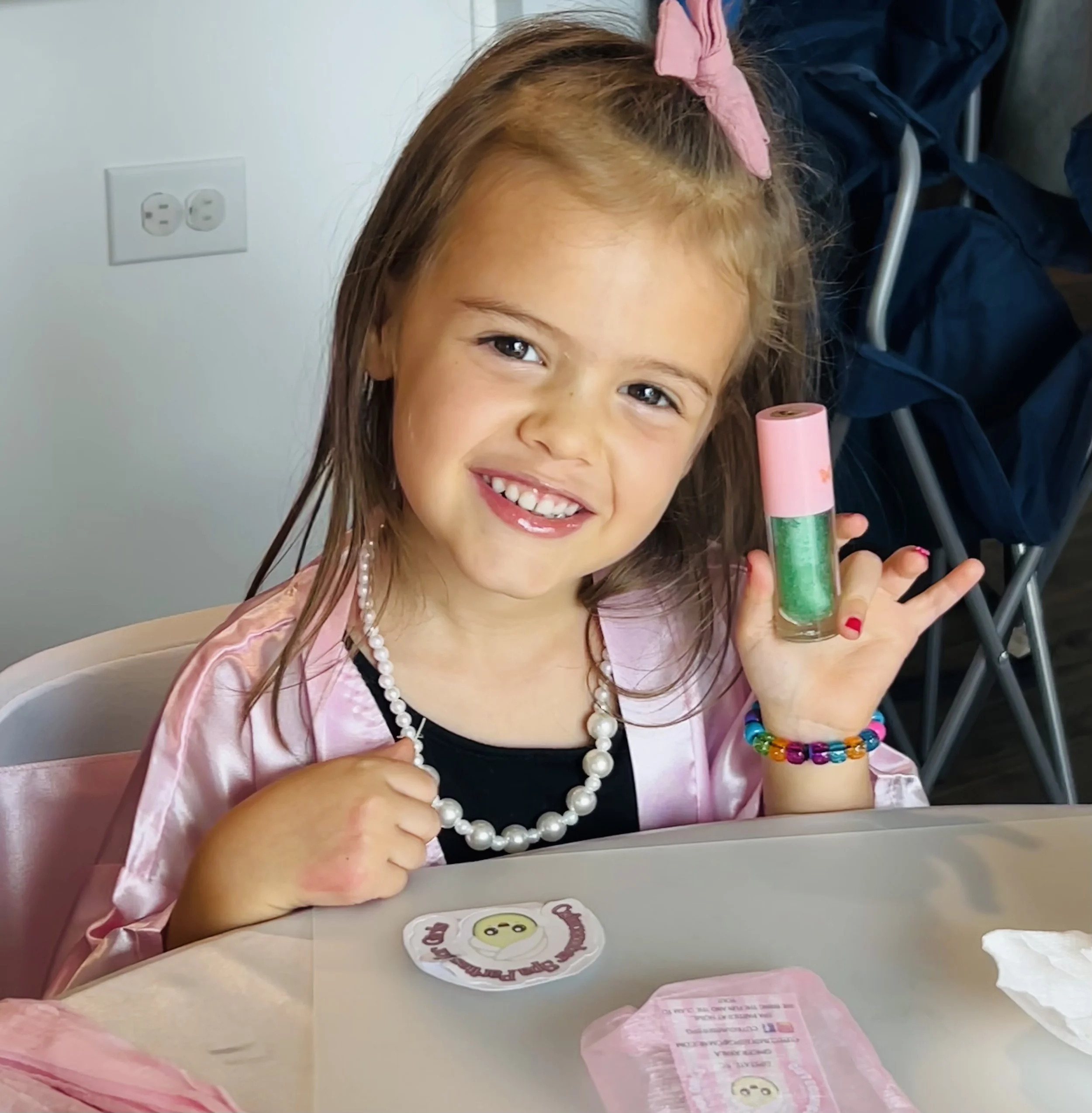 <img src="kids-nail-painting.jpg" alt="Children getting their nails painted at a Cutecumber spa birthday party" lipgloss>