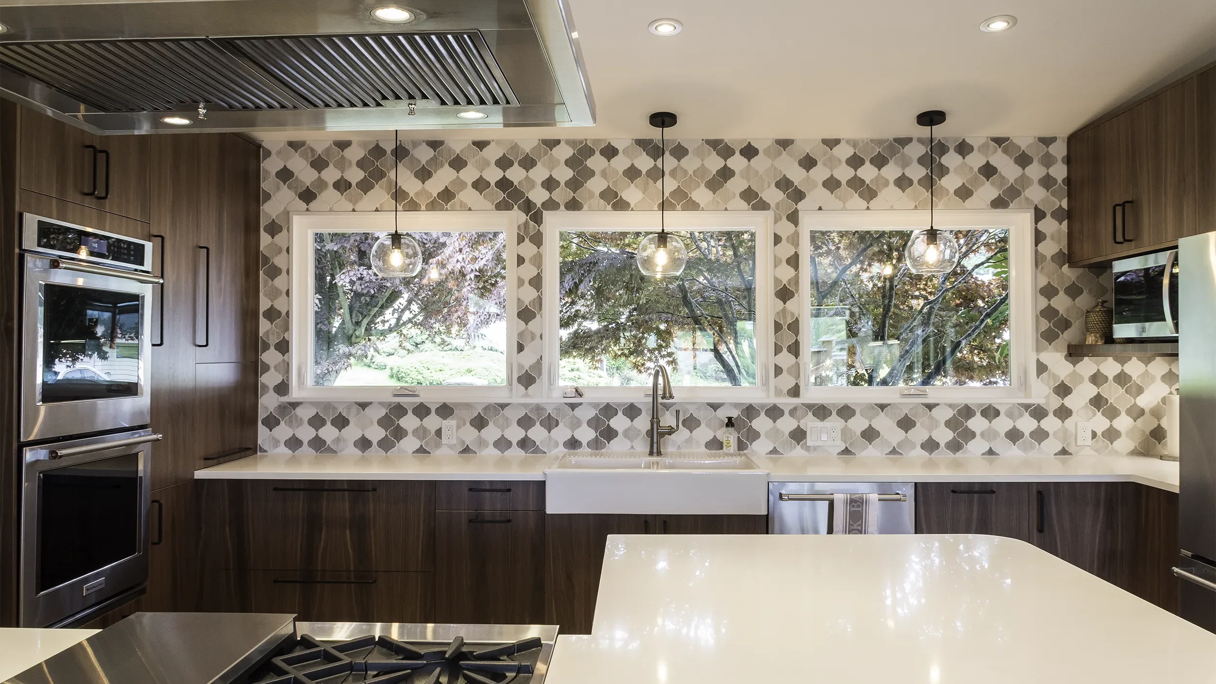 seattle-modern-kitchen-remodel-arabesque-tile-backsplash-neutral-moroccan-pattern.webp