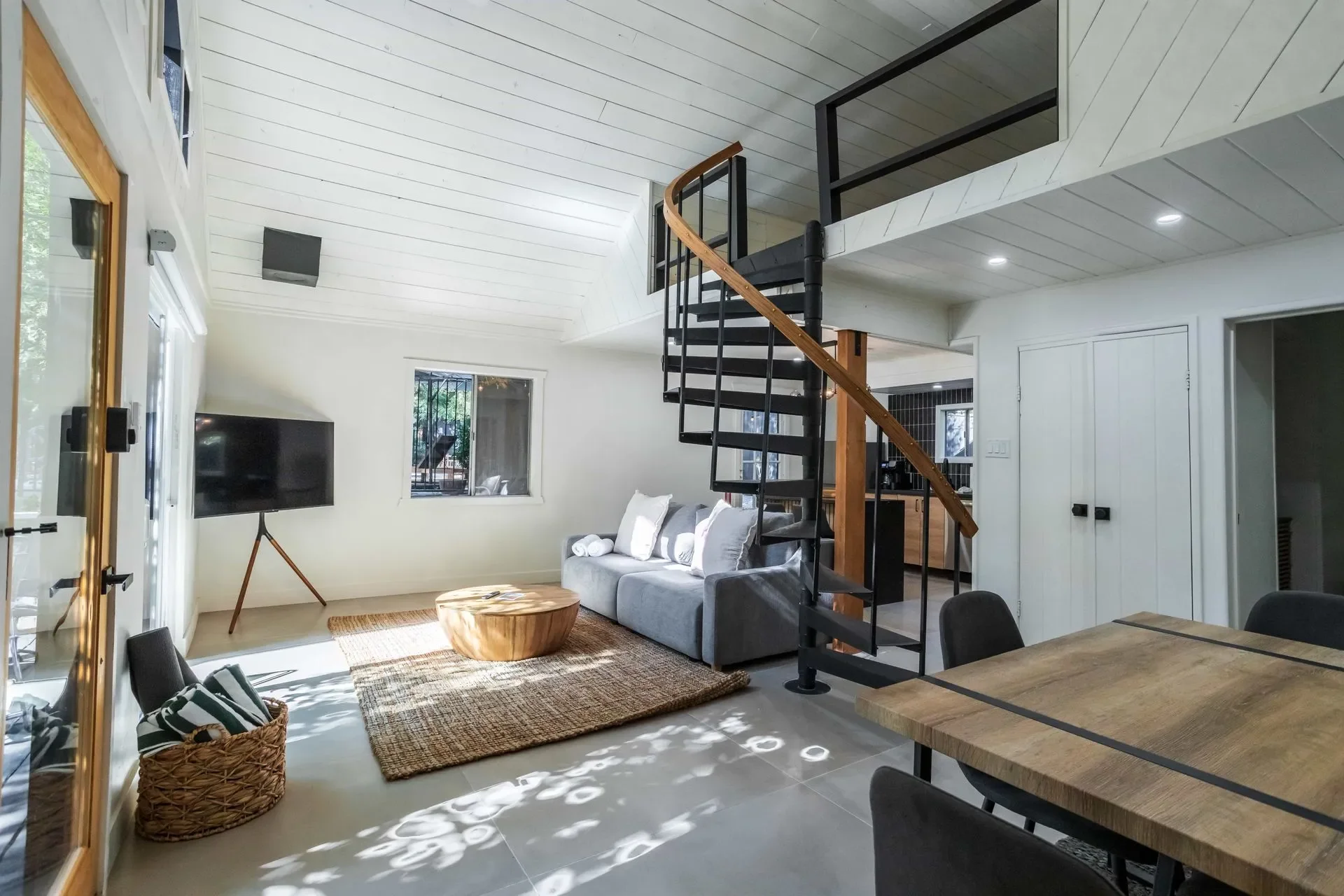 Welcome to "Cabin 11" of The Pinetree Hotel.

a frame standalone cabin  
spiral staircase
queen bed in loft
large full kitchen with island
sofa bed
private deck with dining table
large tiled bathroom with floating vanity
Sleeps 3