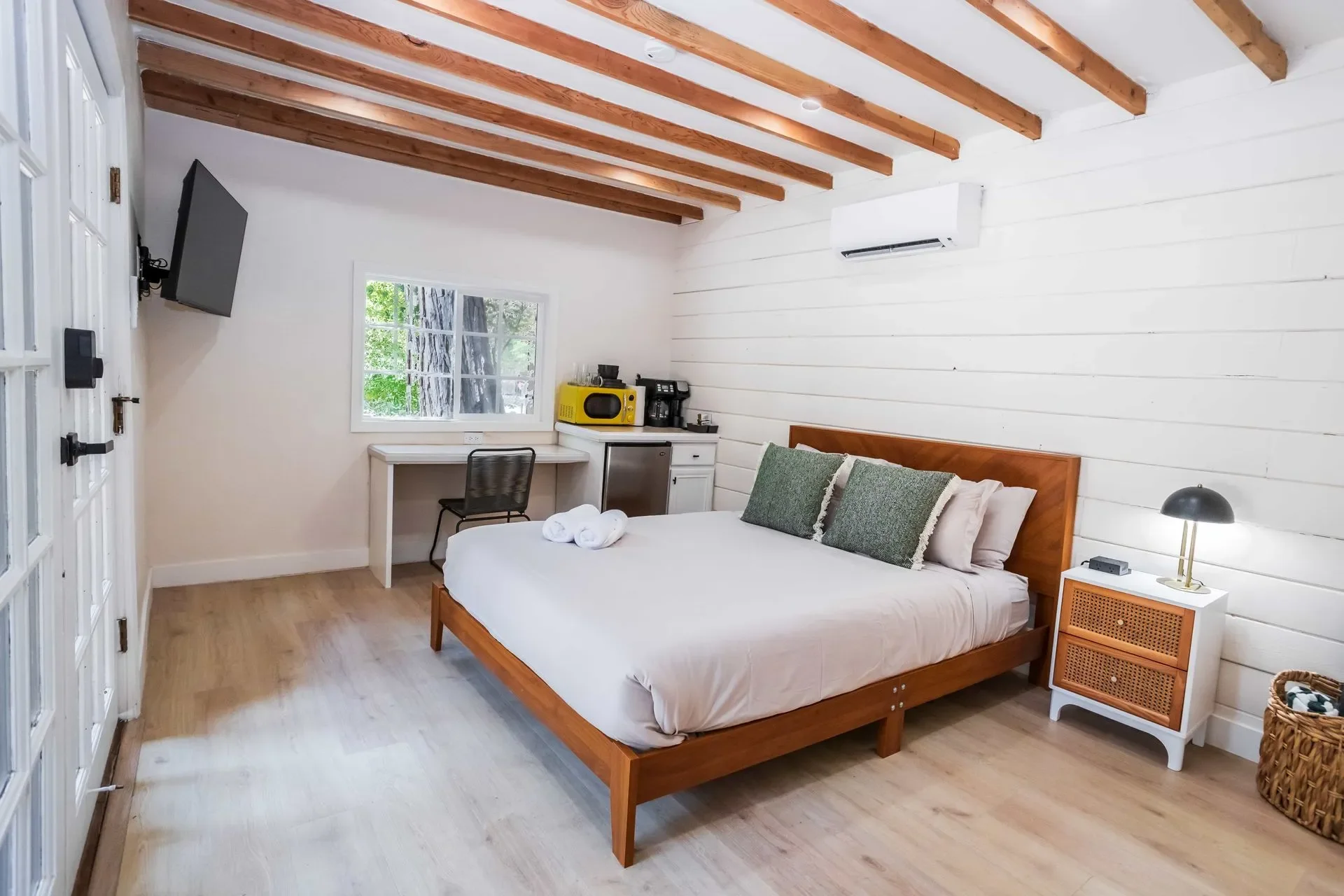 Welcome to "Cabin 4" of The PineTree Hotel.

poolside queen studio
hotel style cabin
large bathroom
private deck with porch swing
microwave, coffee maker + mini fridge
sleeps 2