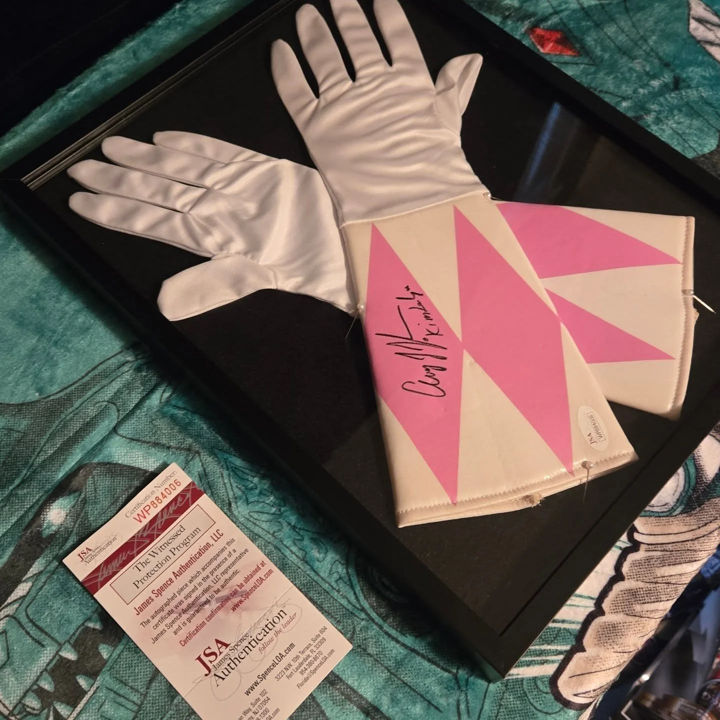 The gloves look great in a shadow box!  Go Go Power Rangers!!

#PowerRangers #RangerRelics #mightymorphinpowerrangers #mmpr #90snostalgia