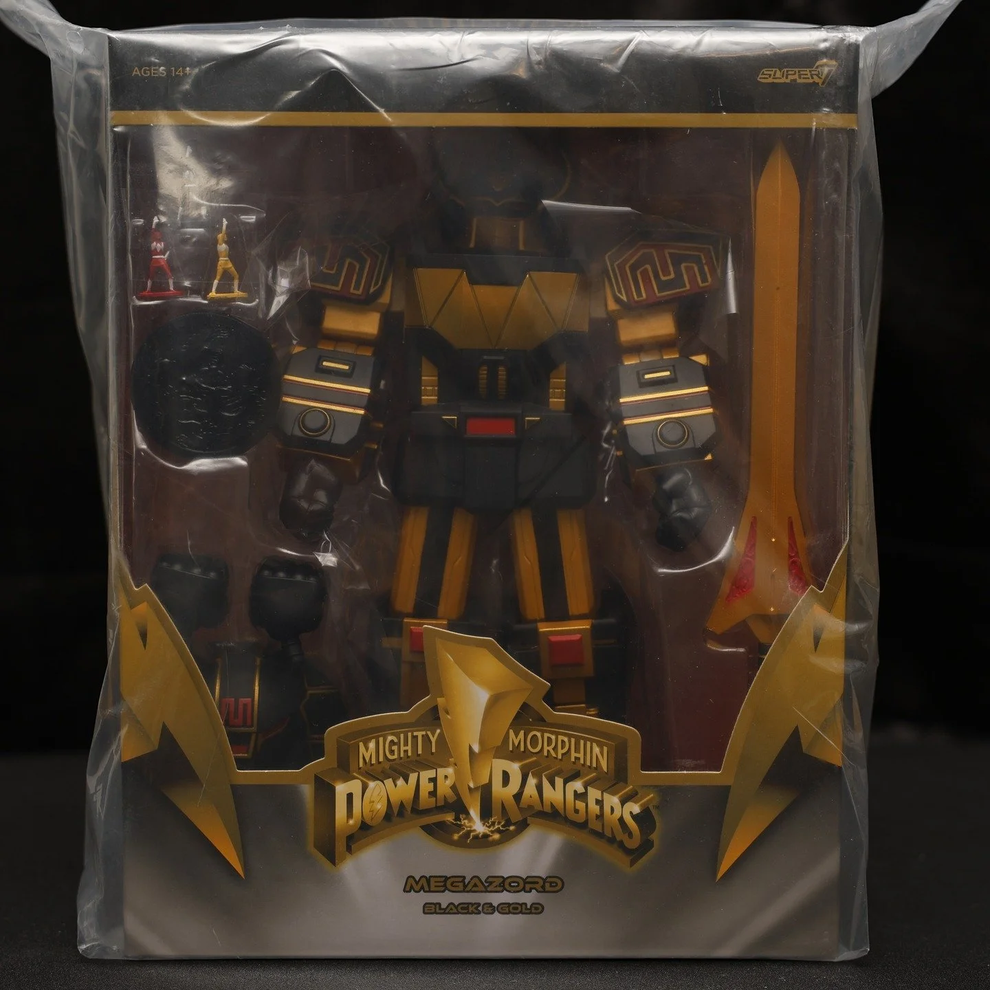 Black and Gold megazord!!! Love the super7's very cool piece in Ranger Relic vault!

#powerrangers #mmpr #90saesthetic #hasbro #bandai #super7 #nostalgia