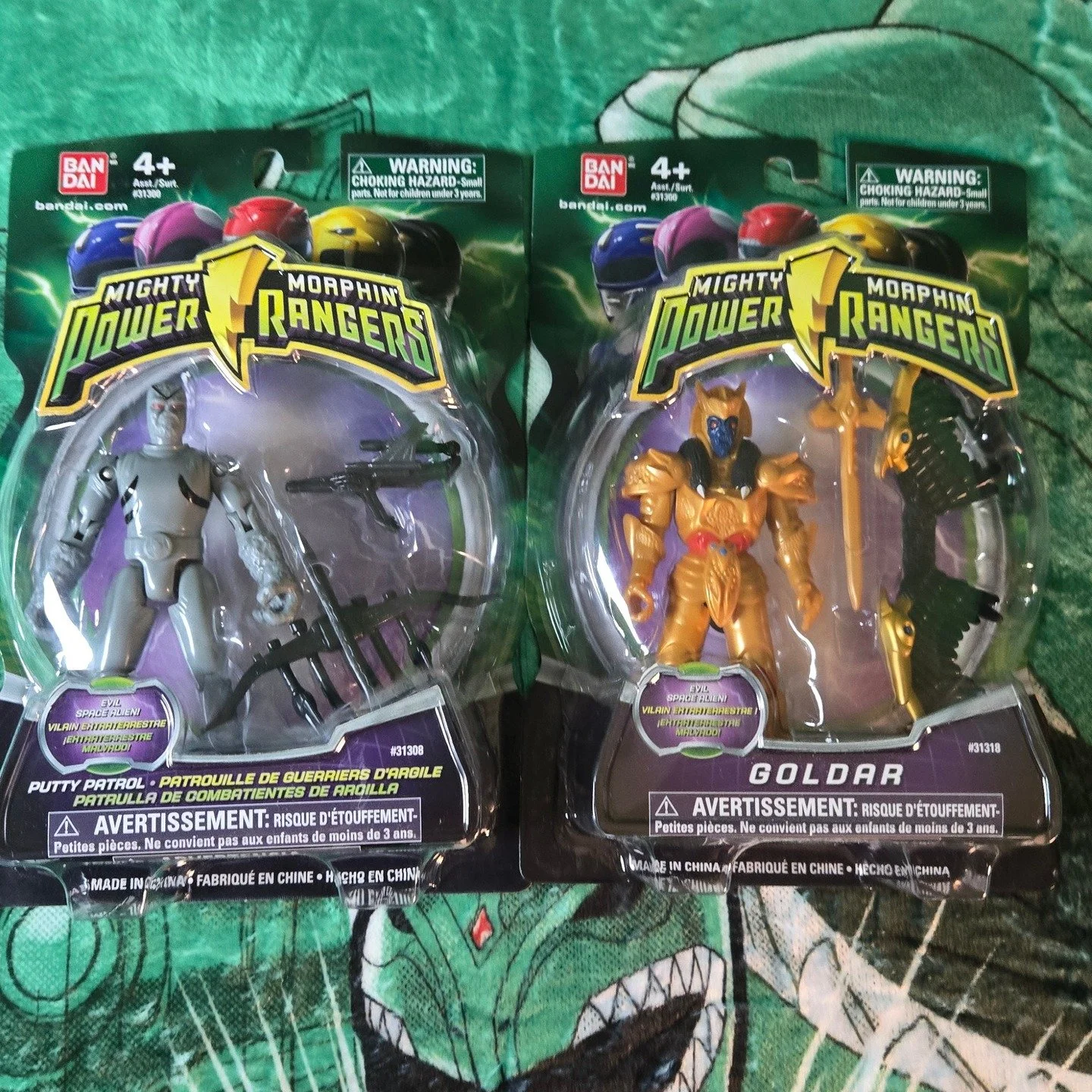 Go Go Mighty Morphin!!

Had to give the putty and goldar some love!!

www.rangerrelics.com

#powerrangers #mmpr #goldar #90s #90skids #bandai