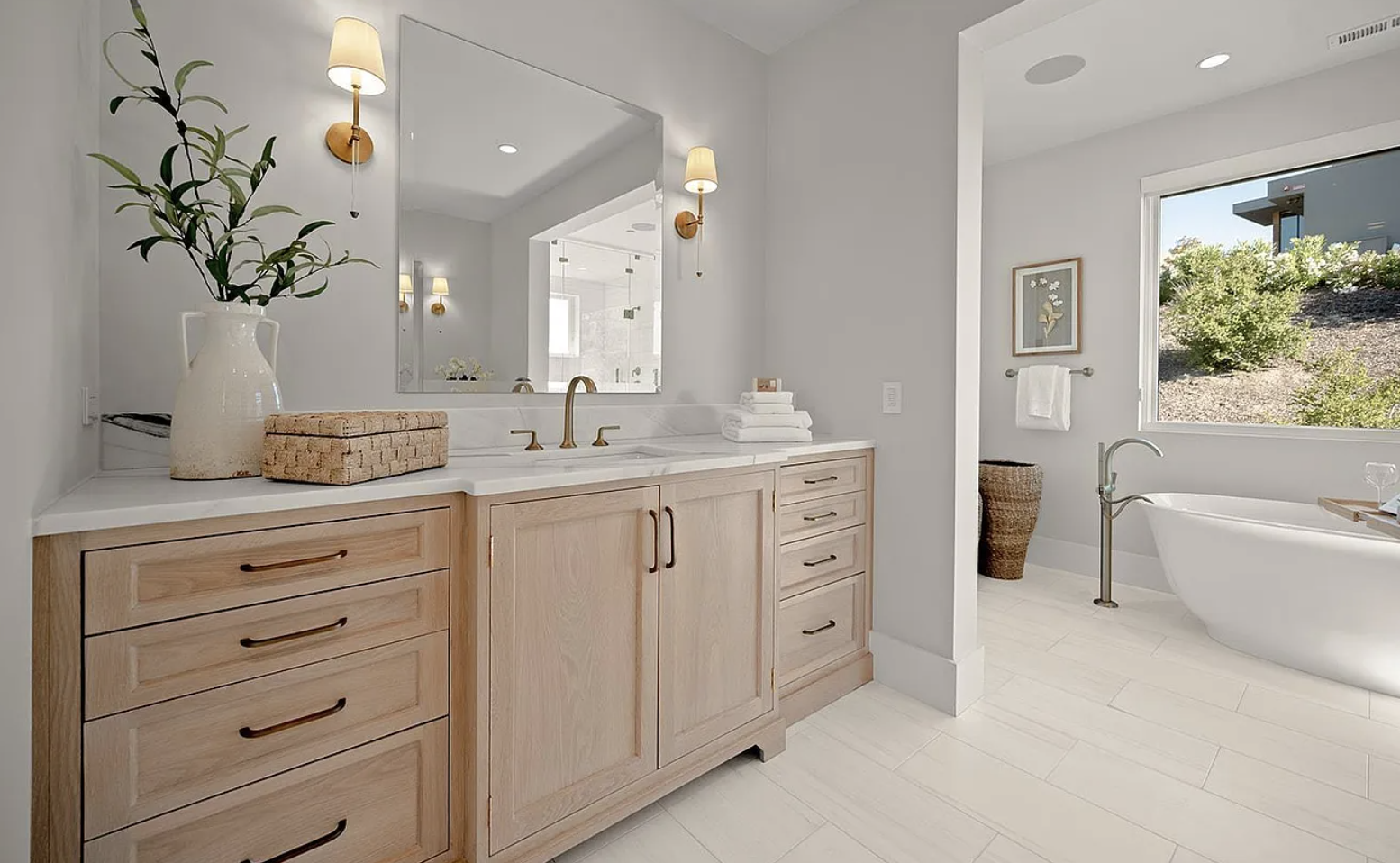 11-lucas-ranch-lafayette-primary-bathroom-home-staging.png