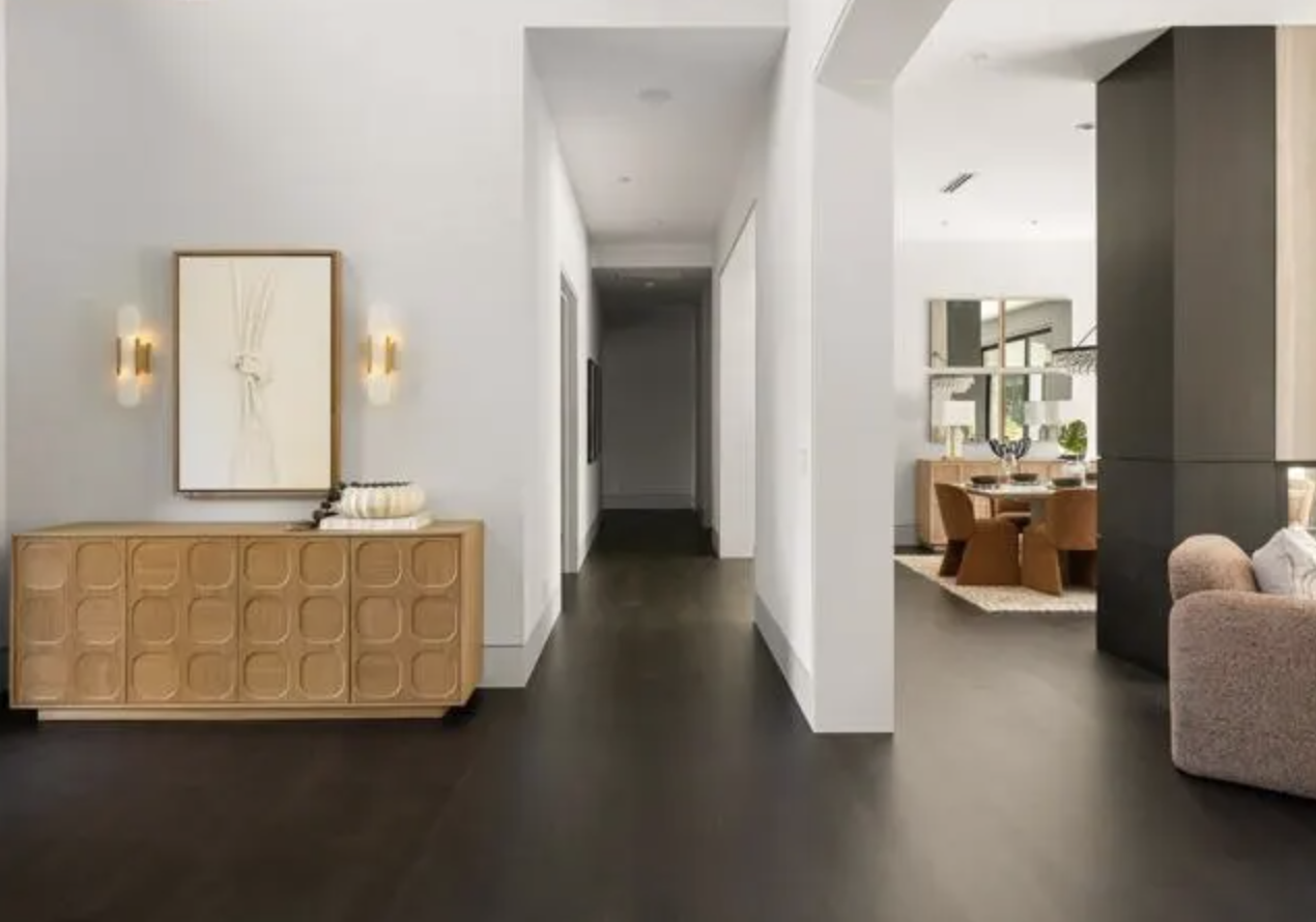 80-lark-place-alamo-entry-foyer-home-staging.png