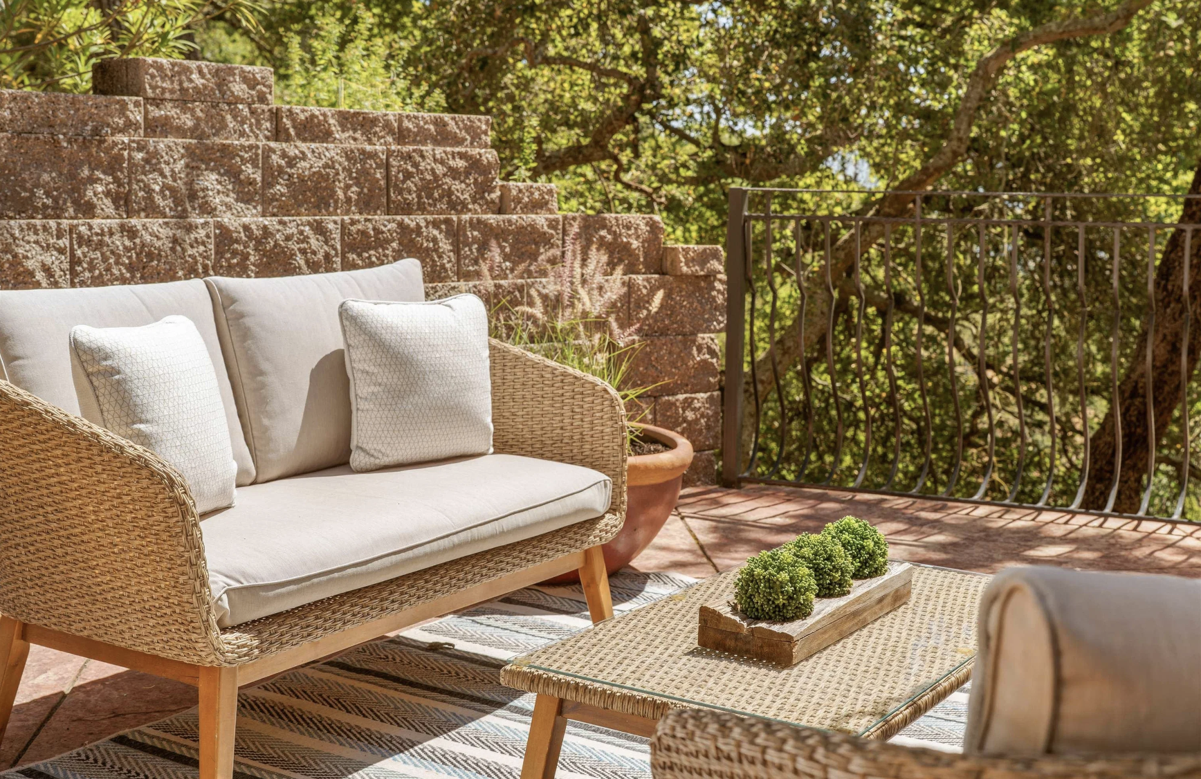 554-oakshire-alamo-covered-patio-home-staging.png