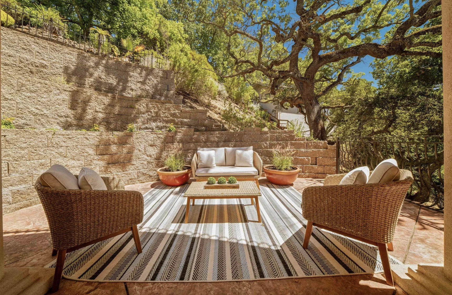 554-oakshire-alamo-outdoor-patio-home-staging.png