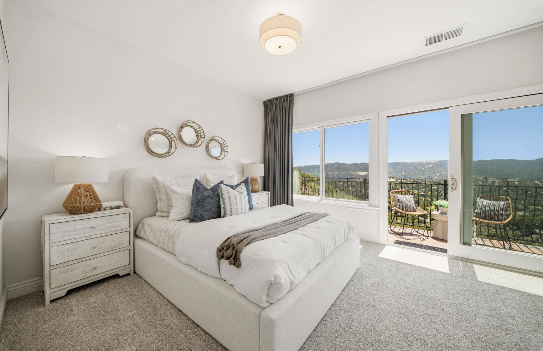554-oakshire-alamo-primary-bedroom-home-staging.png