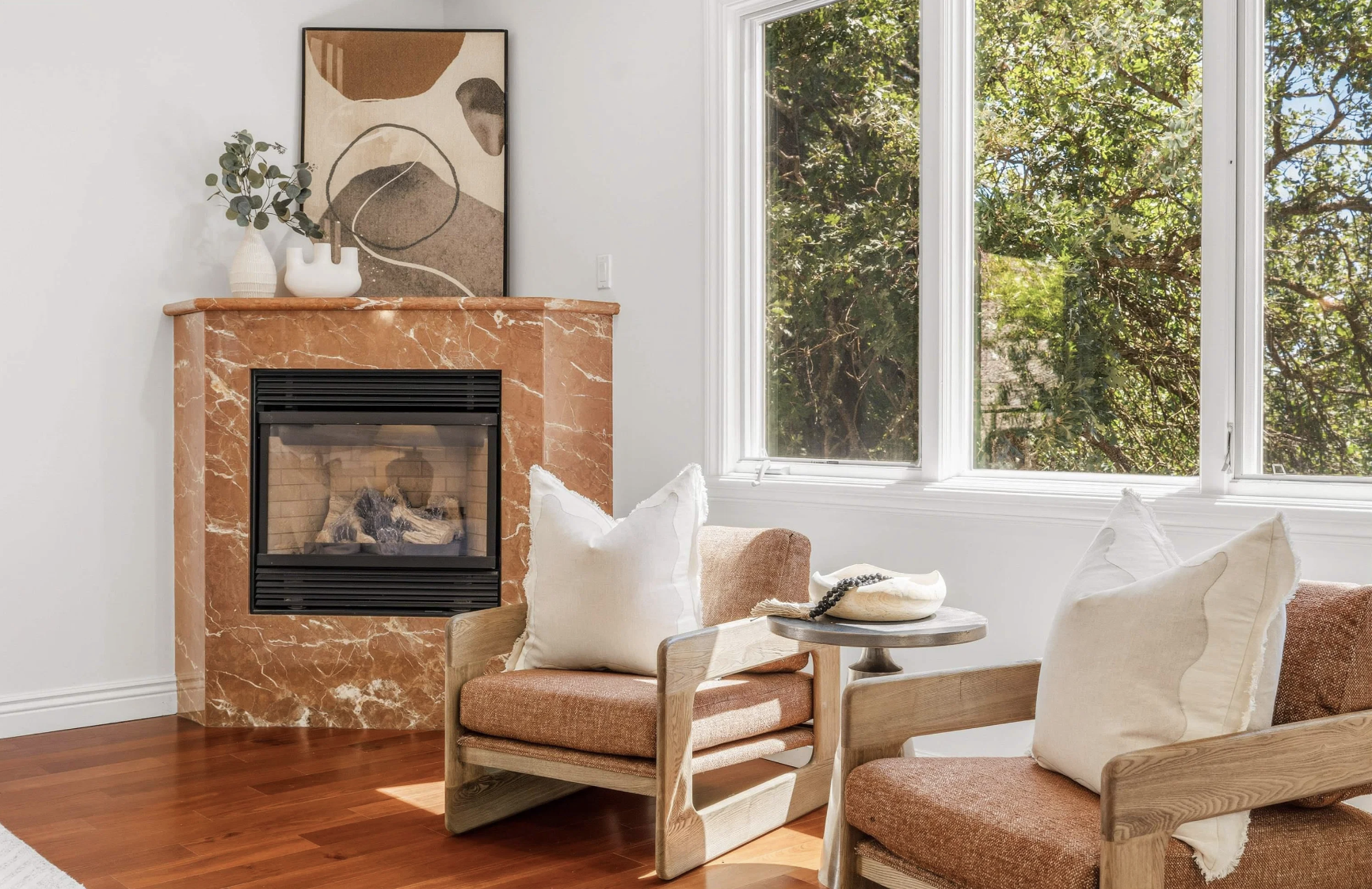 554-oakshire-alamo-primary-suite-detail-home-staging.png