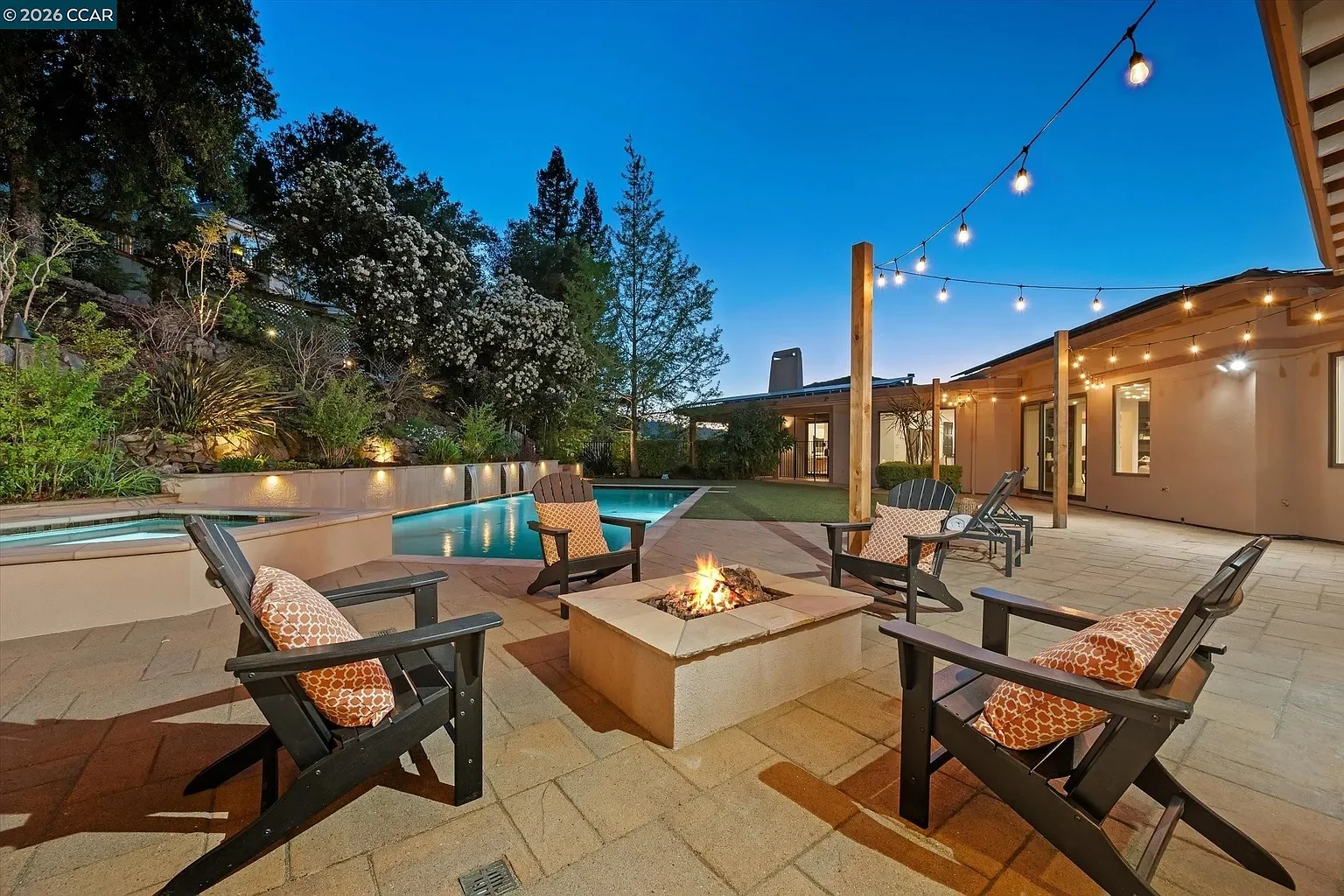 1-gardiner-court-orinda-fire-pit-patio.webp
