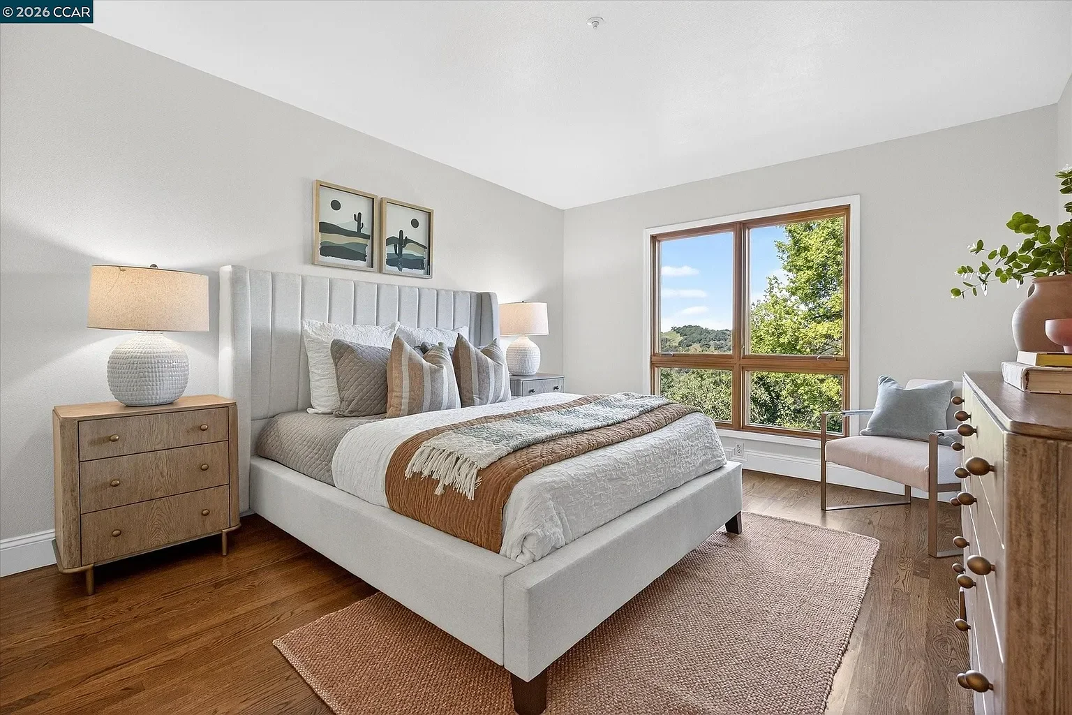 1-gardiner-court-orinda-kids-bedroom.webp