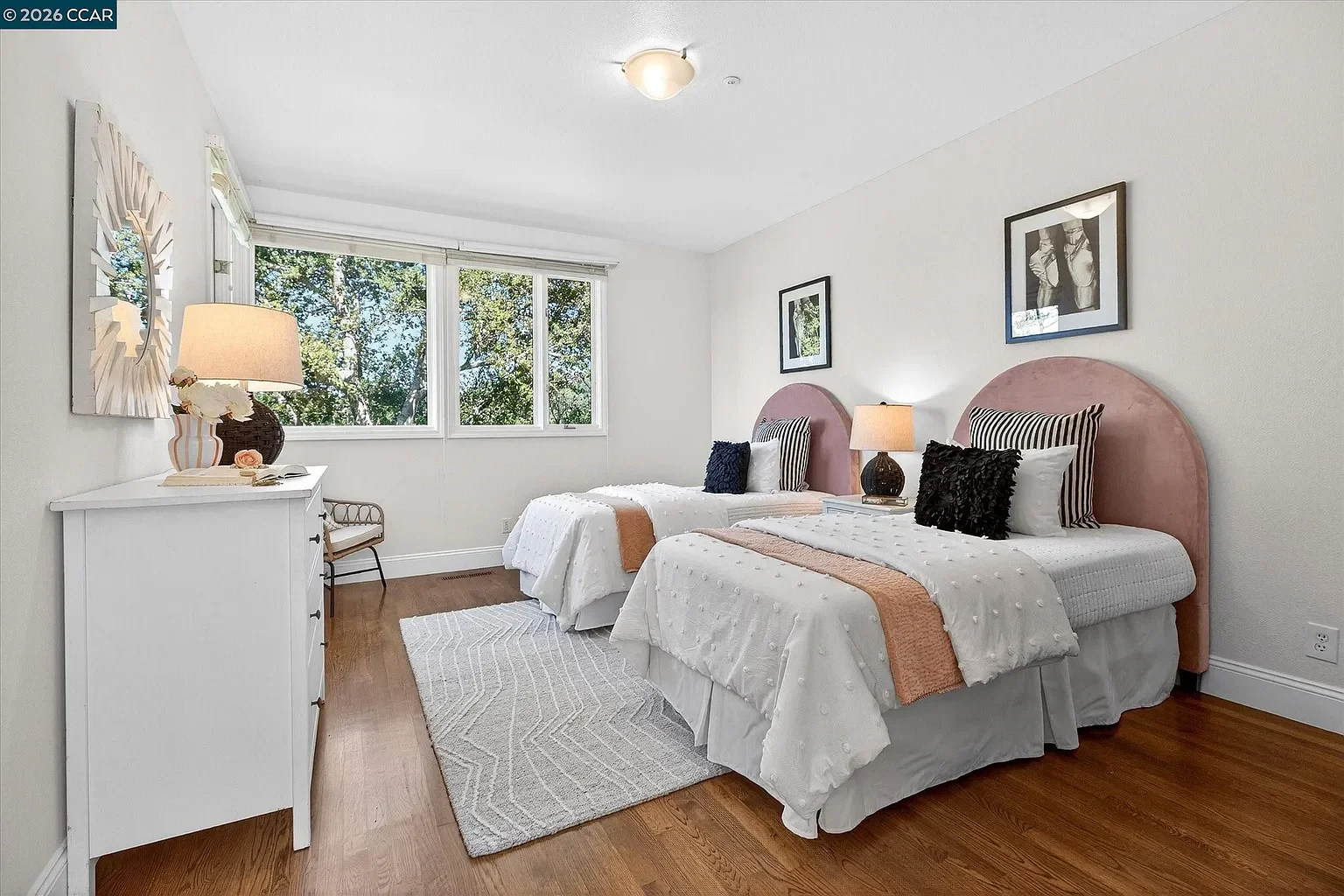 1-gardiner-court-orinda-secondary-bedroom.webp