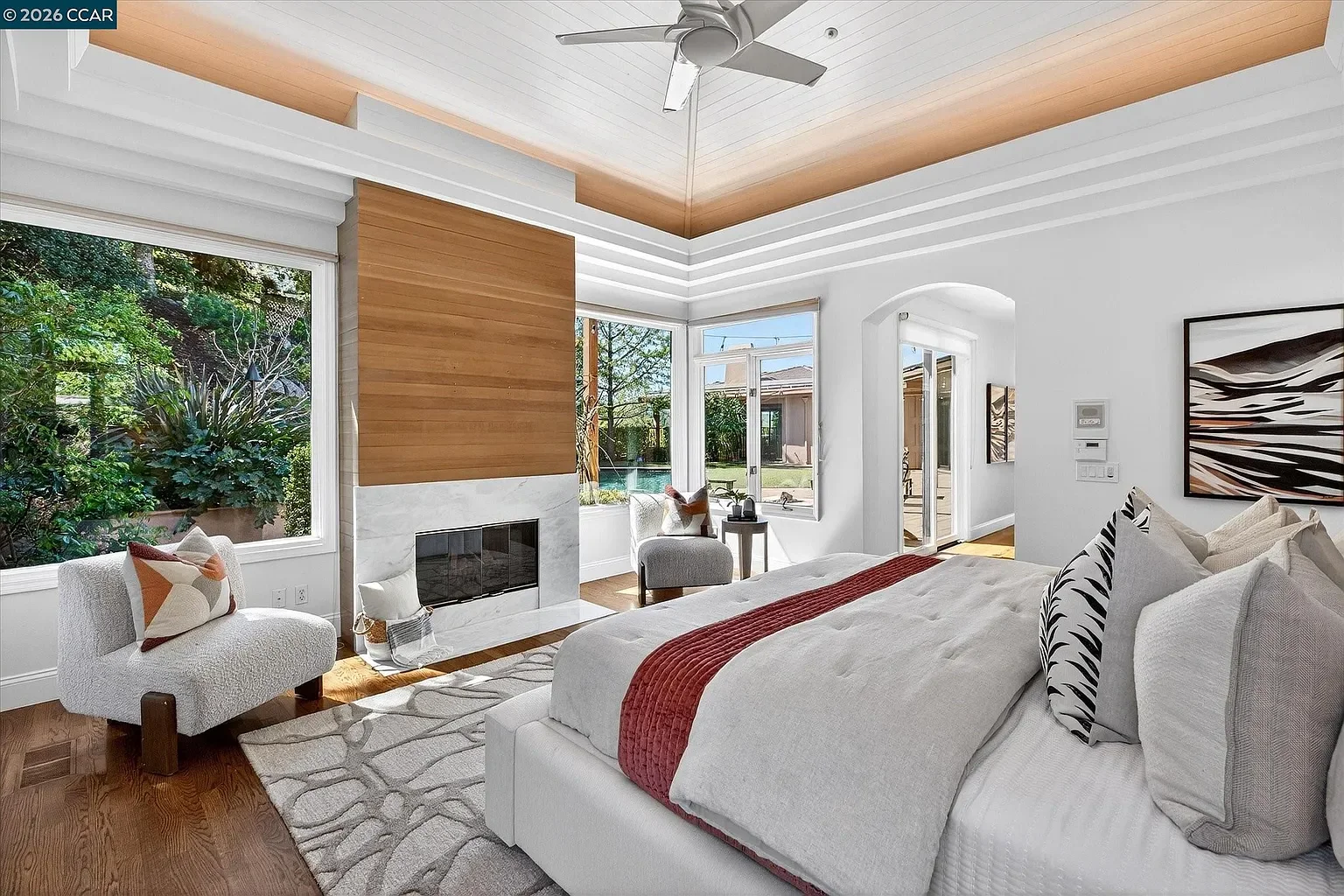1-gardiner-court-orinda-primary-bedroom.webp