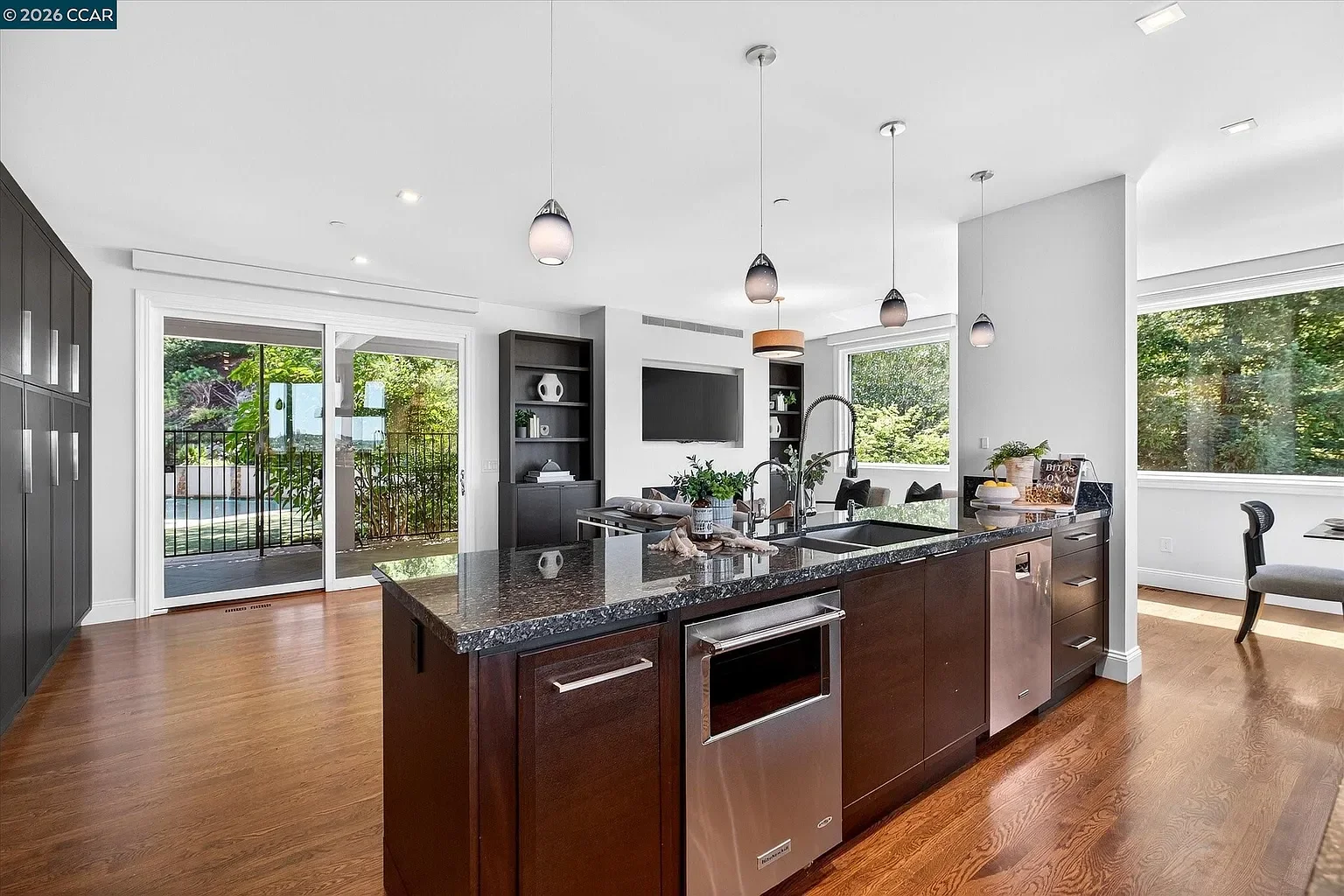 1-gardiner-court-orinda-kitchen-island.webp