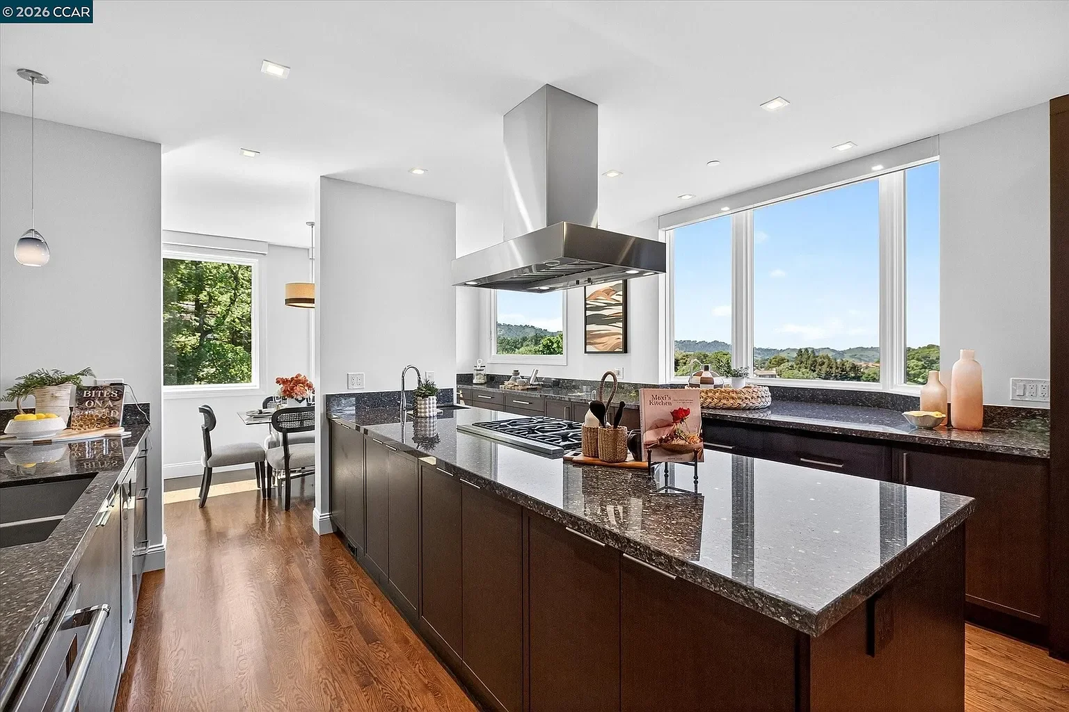 1-gardiner-court-orinda-chefs-kitchen.webp