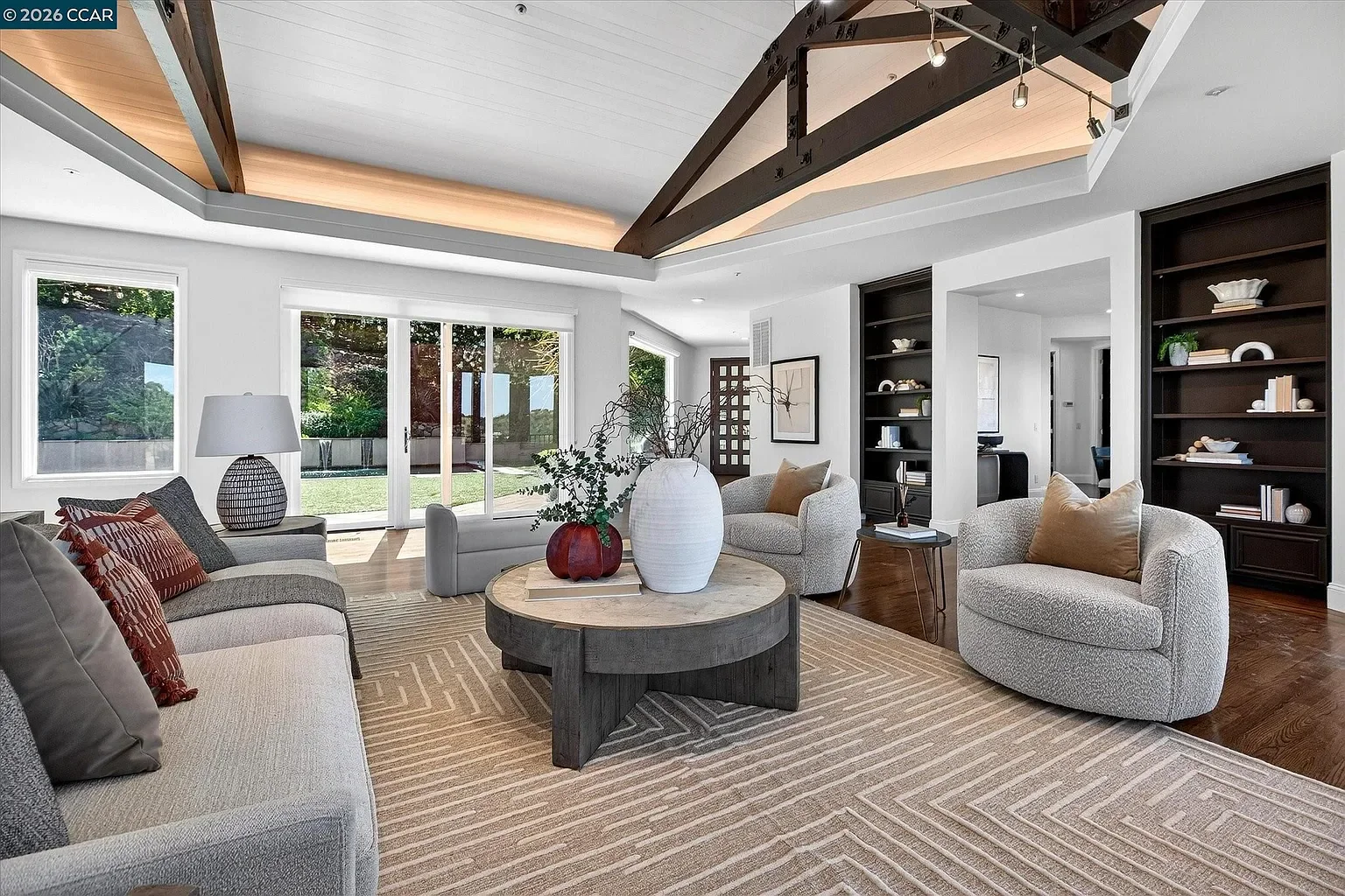 1-gardiner-court-orinda-great-room.webp