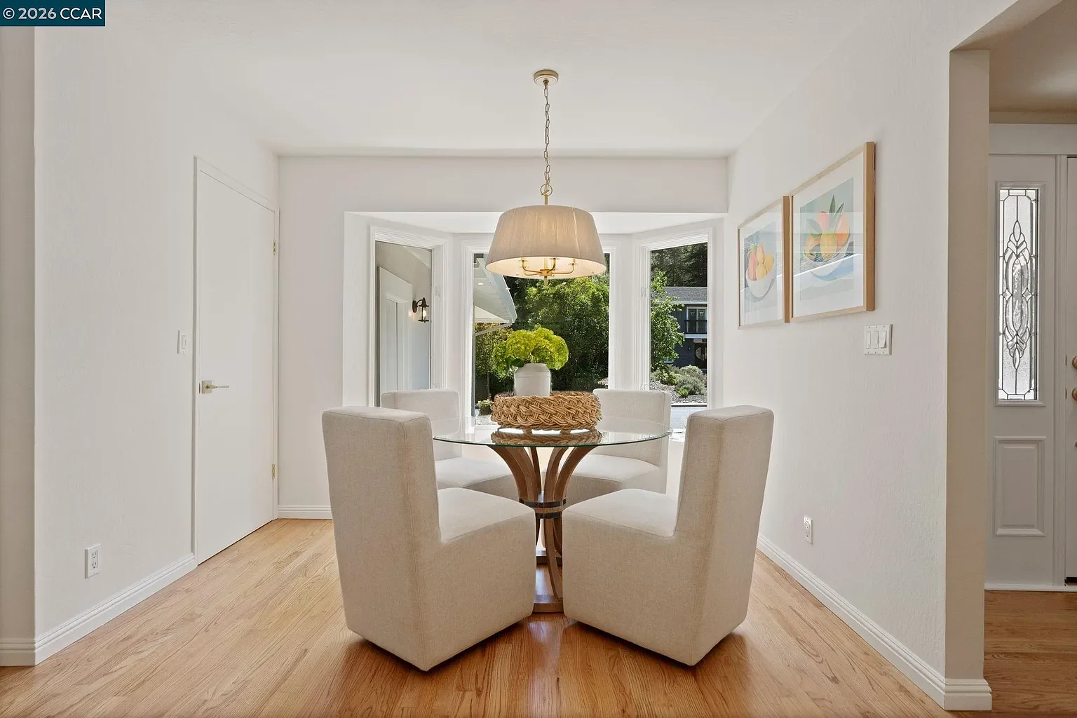 moraga-home-staging-breakfast-nook.webp