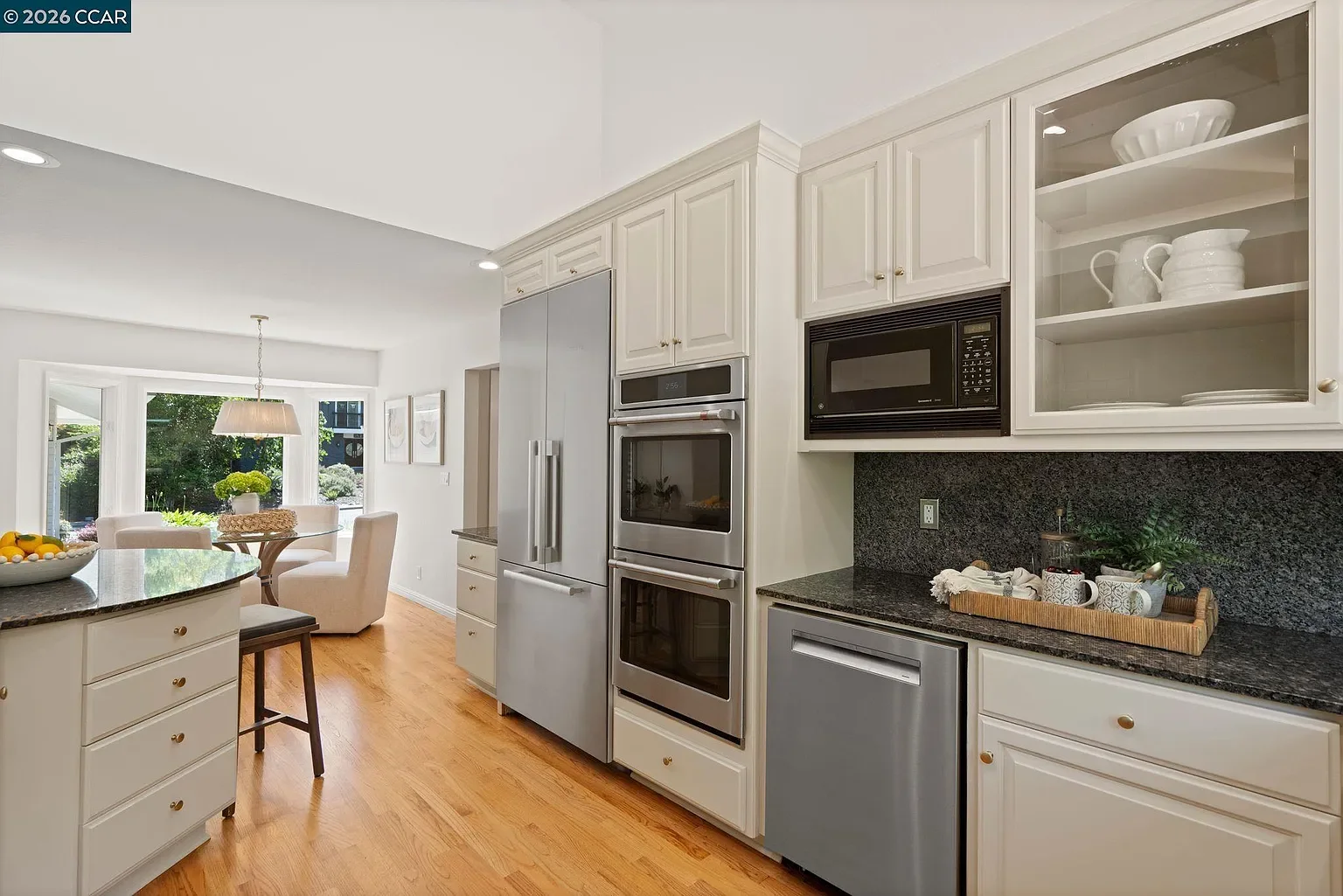 moraga-home-staging-chefs-kitchen.webp