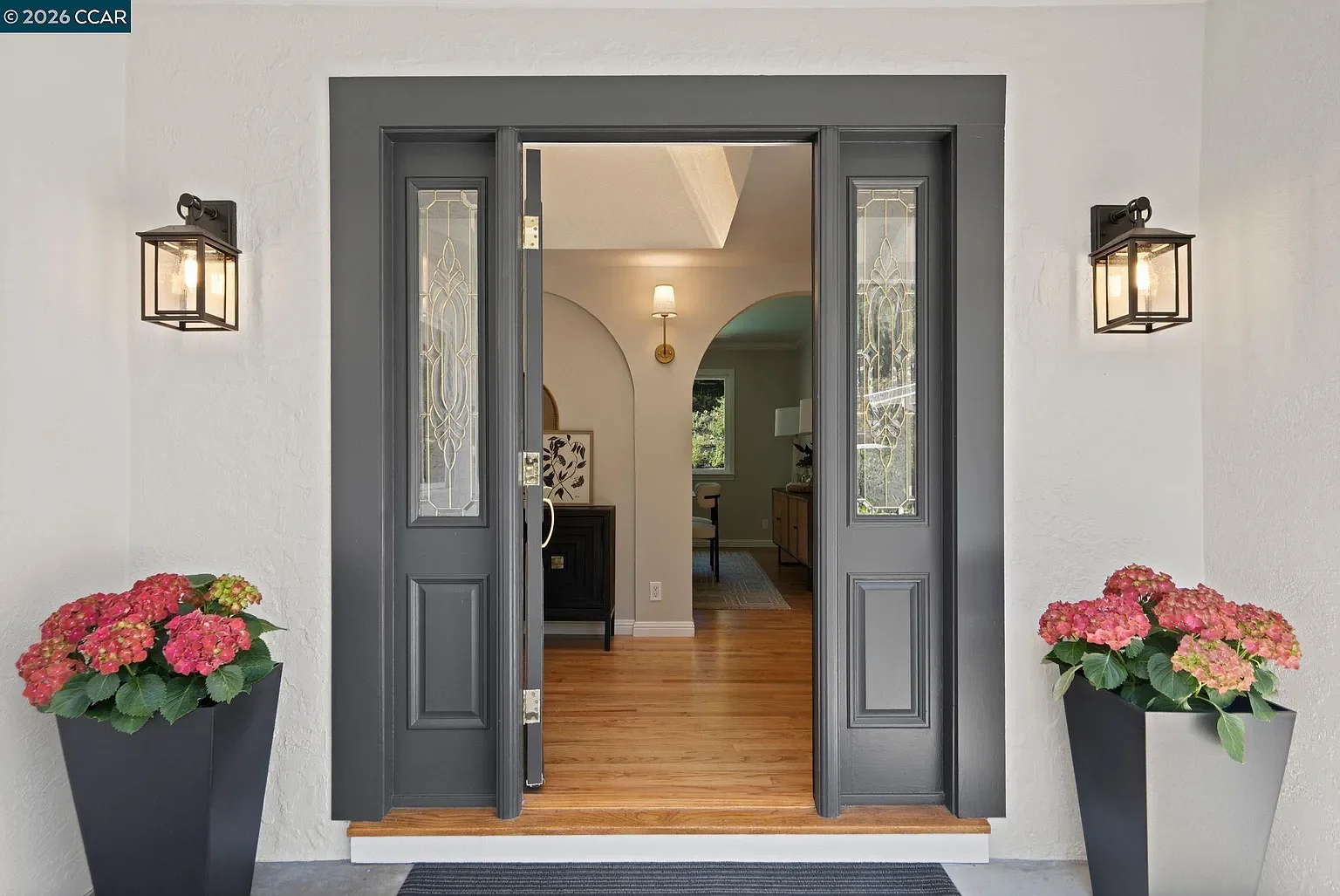 moraga-home-staging-front-entry.webp
