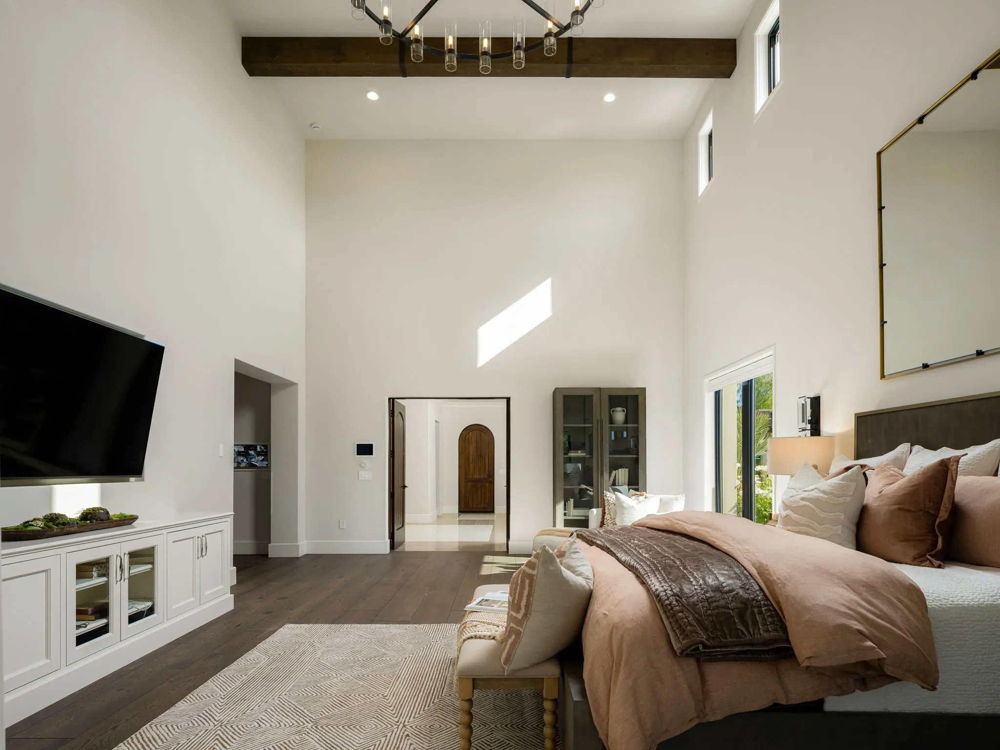 via-del-gato-alamo-primary-bedroom-home-staging.webp