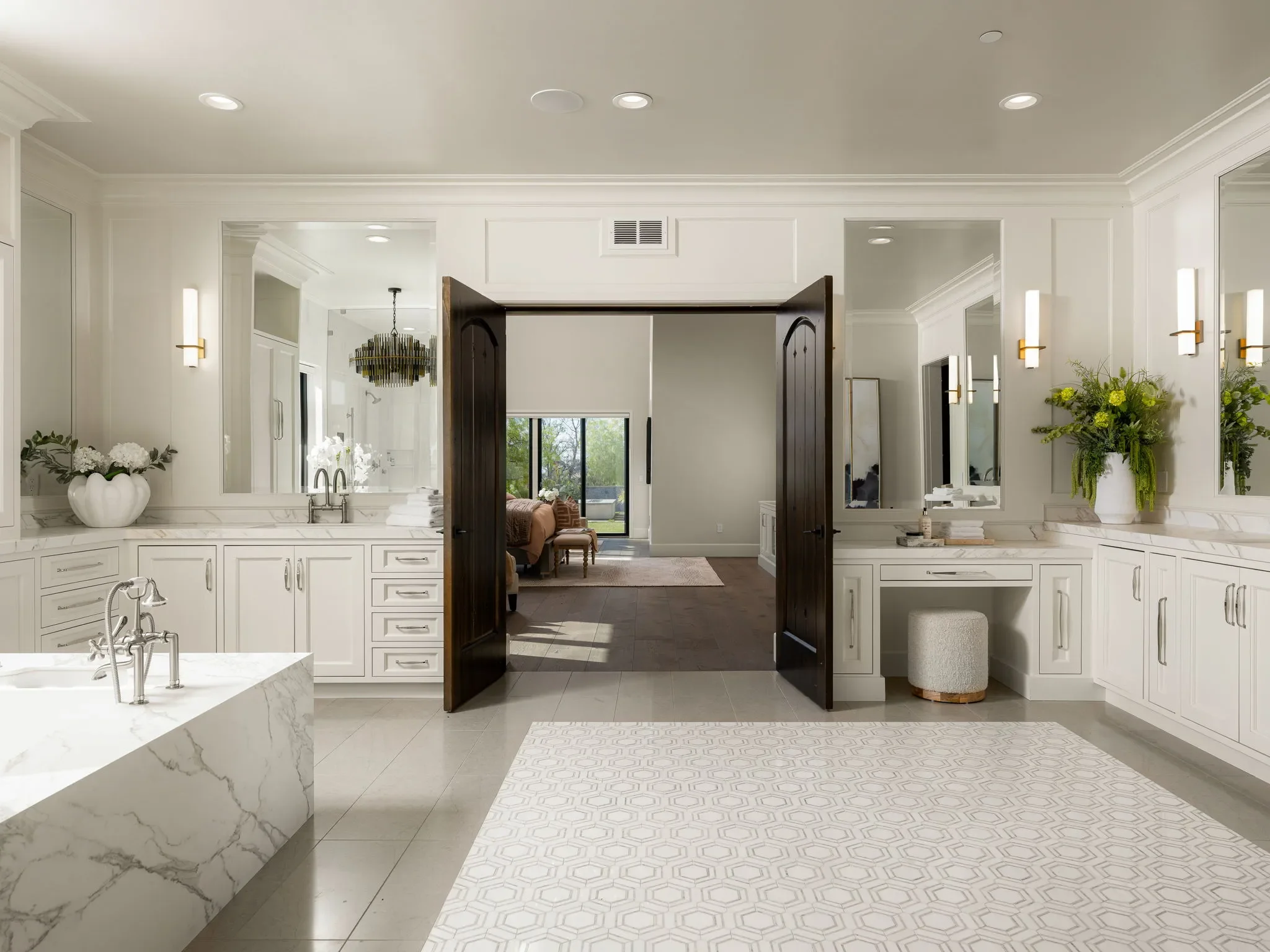 via-del-gato-alamo-luxury-bathroom-staging.webp