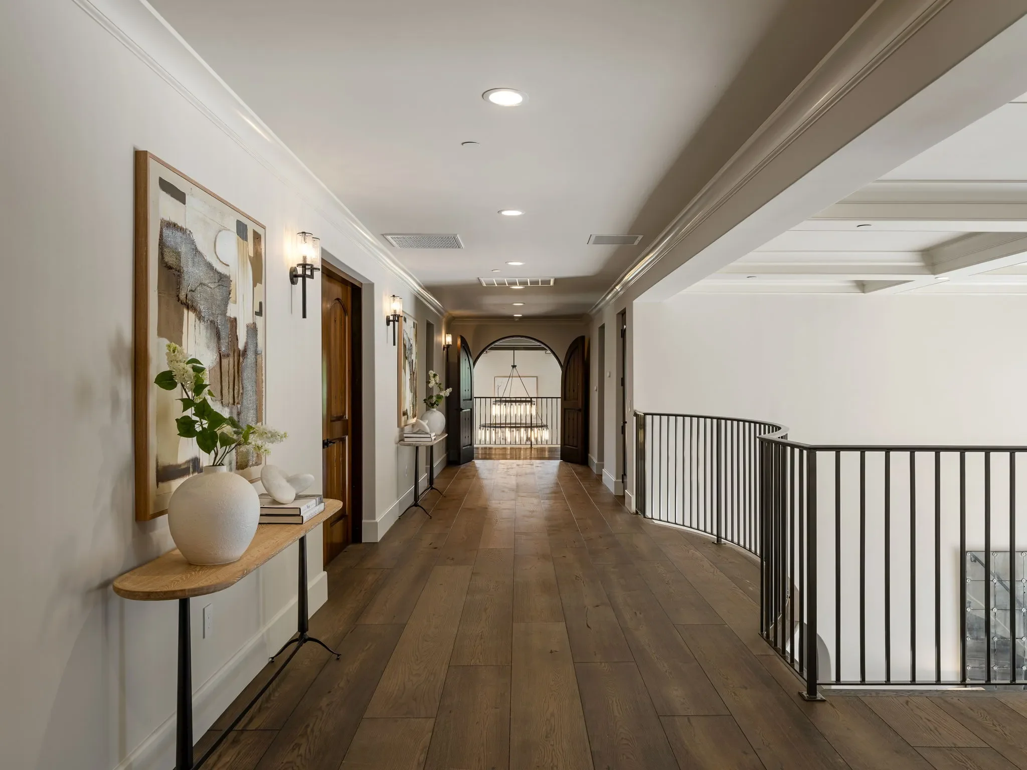via-del-gato-alamo-hallway-interior-staging.webp