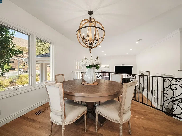 133-sunhaven-danville-breakfast-nook-staging.webp