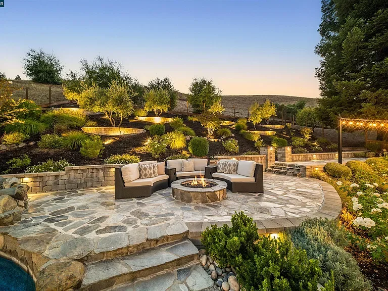 133-sunhaven-danville-backyard-fire-pit.webp