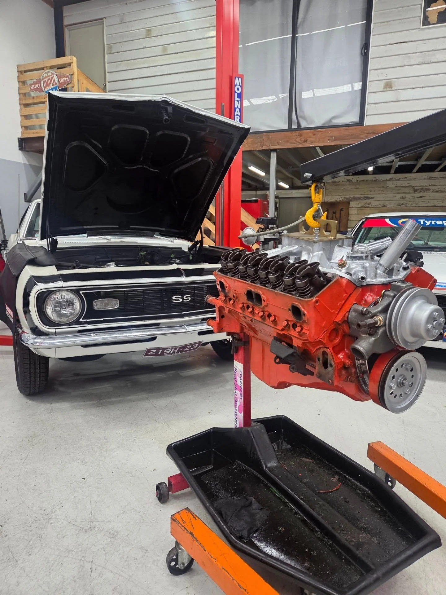 Patient is stable. The donor heart has arrived. ❤️&zwj;🔥🔧
#Garage27 #EngineSwap #CamaroSS #WorkshopLife #CarrumDowns