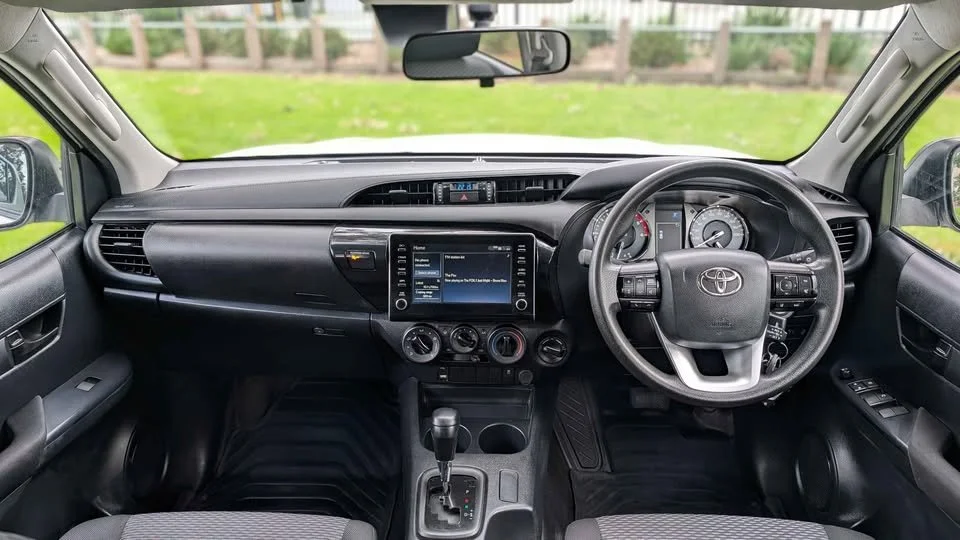 new Hilux 16.jpg