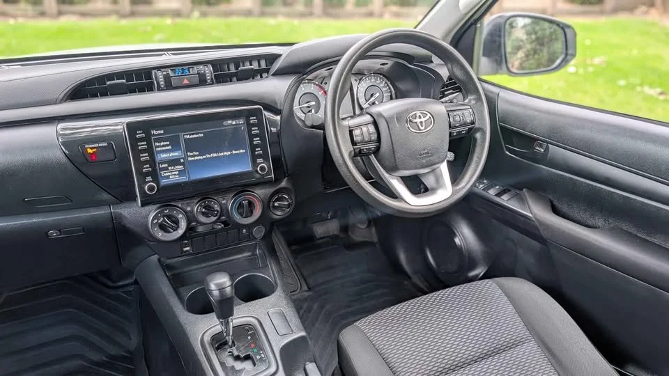 new Hilux 17.jpg