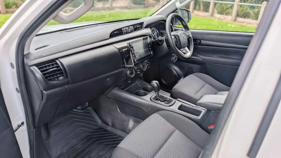 new Hilux 15.jpg