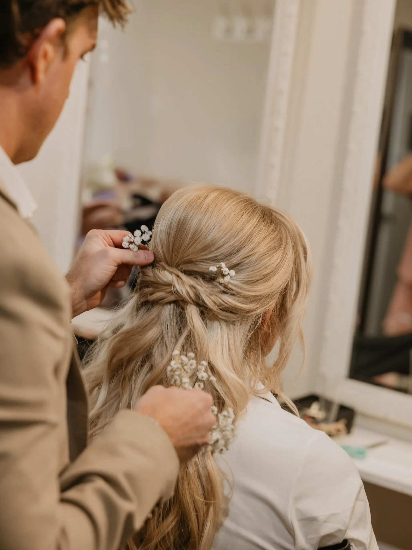 If you see me doing an updo, just know I really love the bride 😂💐
