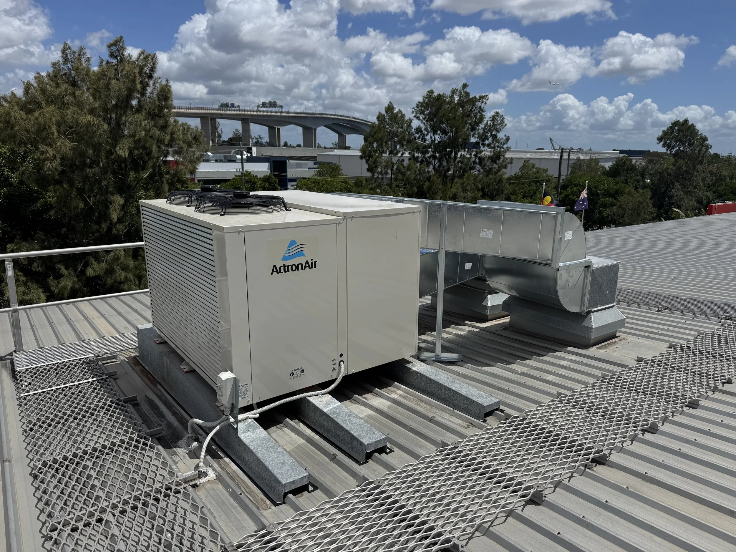Replacement of 6 rooftop package units and 5 ducted split systems. Full air balance, internal duct cleaning and recommissioning of all systems across a commercial facility.