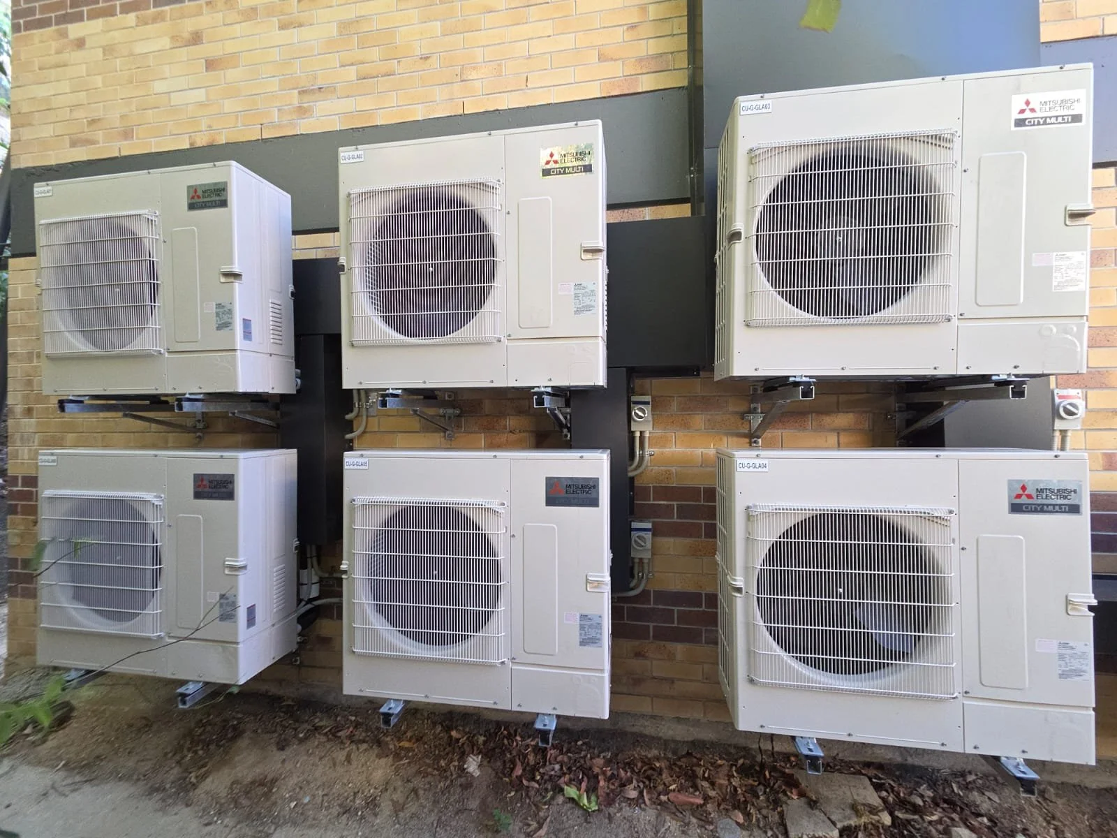 Mitsubishi VRV condensers installed.