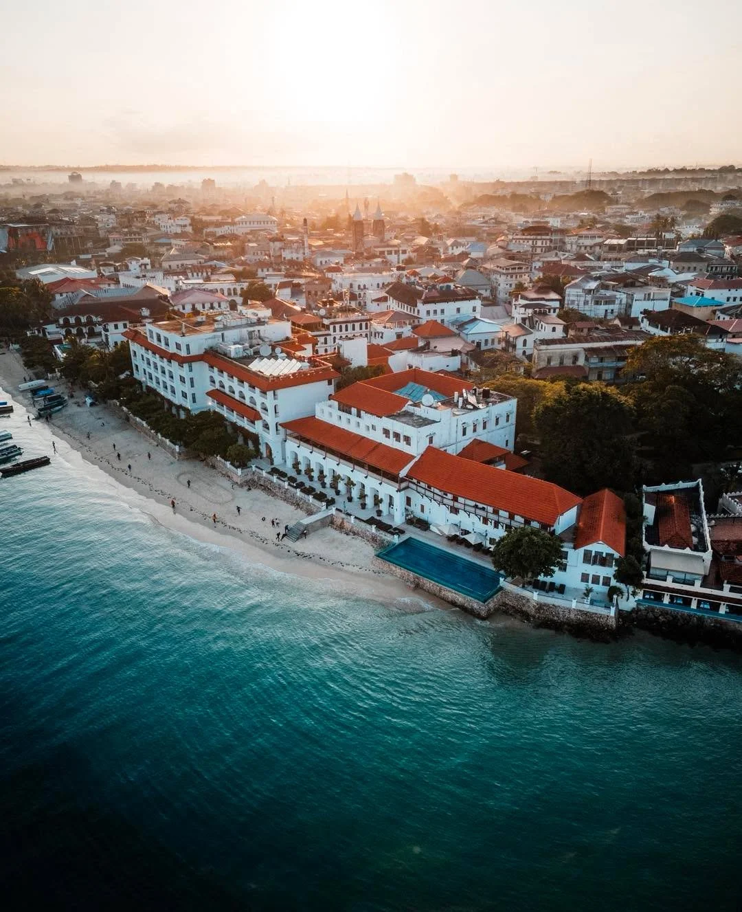 Stepping from the historic alleys of Stone Town straight into an uncompromising oceanfront retreat. Flawless gastronomy, a fiercely guarded beachfront pool, and the absolute privilege of immediate access. This is how Maison Grin curates Zanzibar.

#M