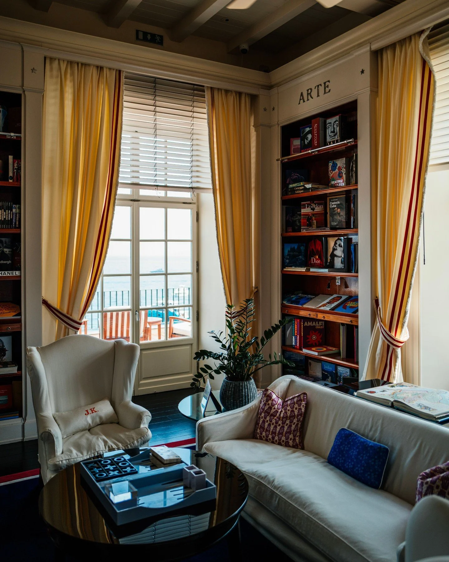 At JK Place Capri, the boundary between curated luxury and the Tyrrhenian Sea simply dissolves. 

Sunlight dances across impeccably styled interiors, where the scent of fresh blooms mingles with endless ocean vistas. 

Allow Maison Grin to secure you