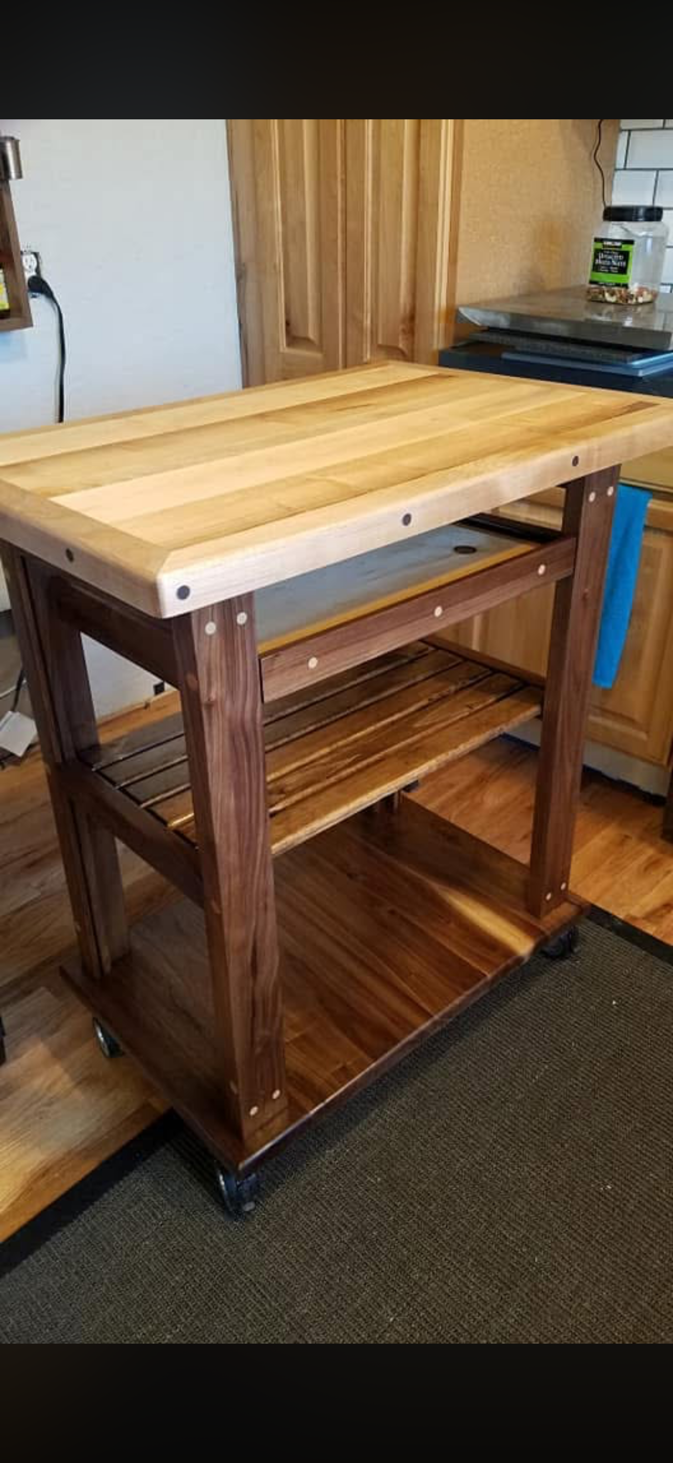 Rolling kitchen island (Maple/walnut)