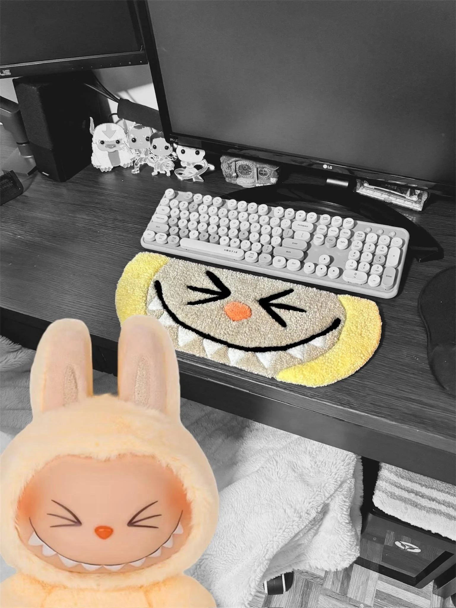 Sisi - Labubu Desk Rug