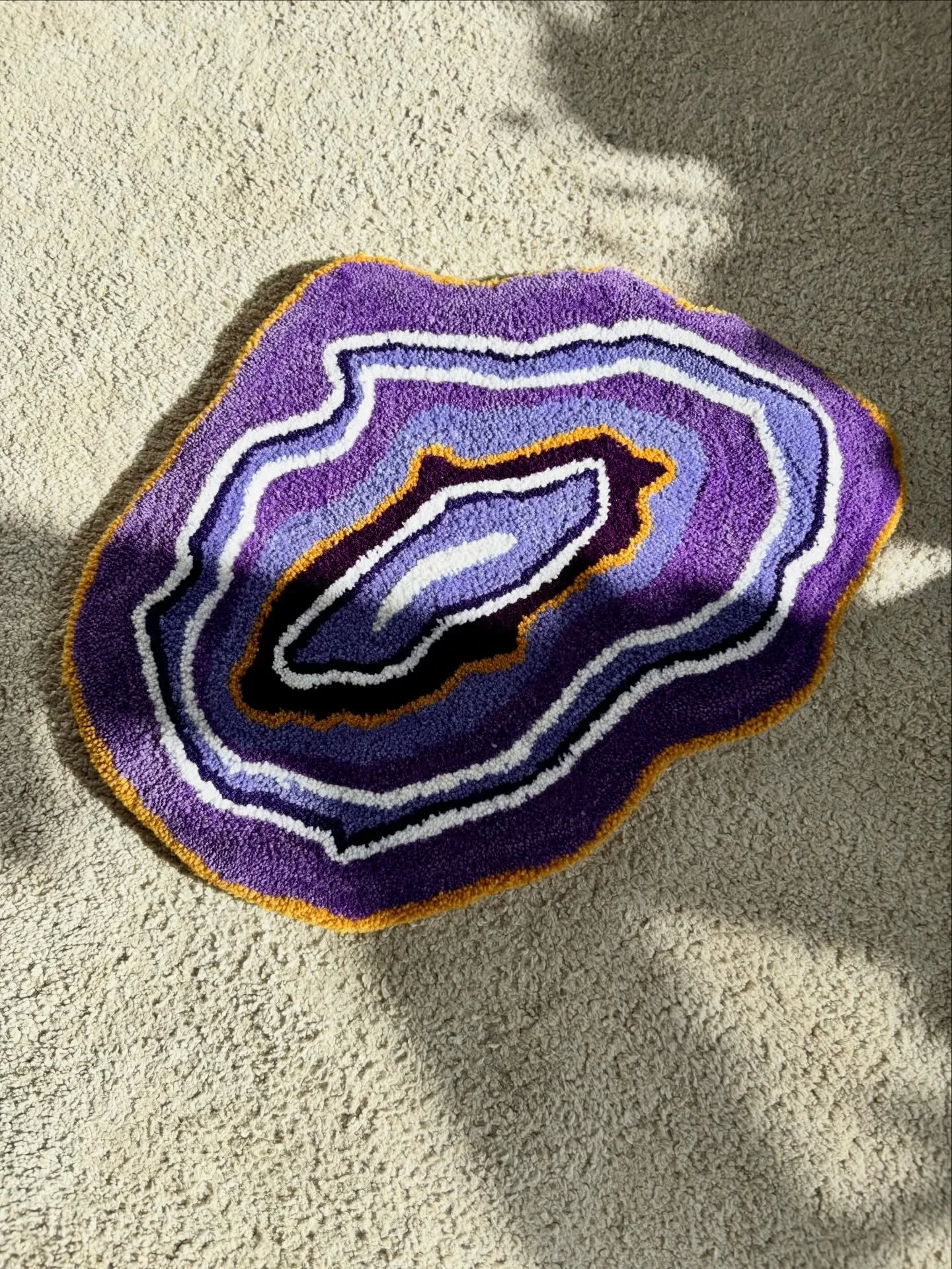✨Purple Agate Slab Rug 🪨

The perfect size as a door mat or even under your crystal display! Available at my shop (link in bio) 💜

#agate #crystals #amethyst #tufting