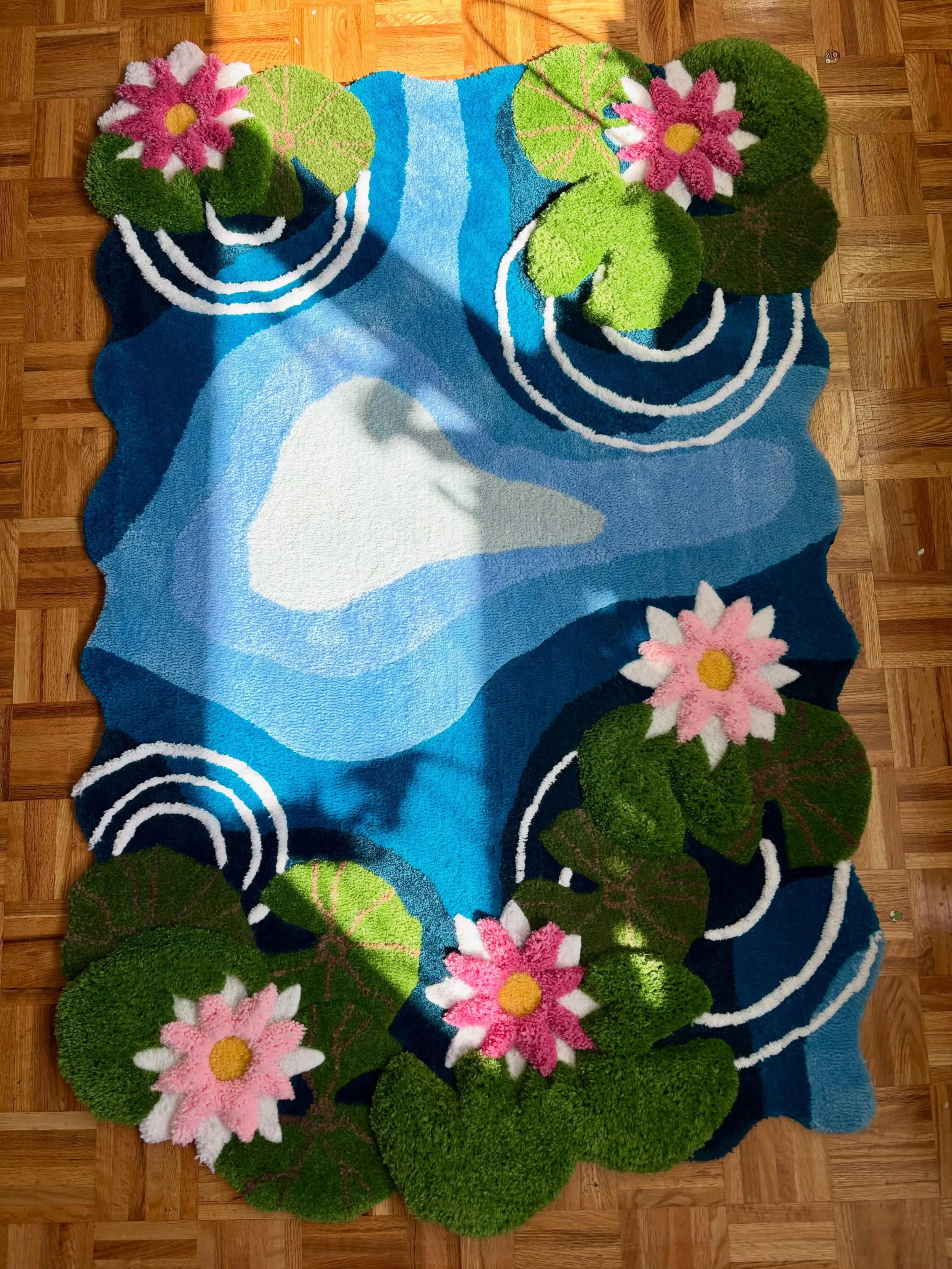 🌸 Custom Lily Pond Rug 🐸
Finally had some time to make an area rug for my living room! I&rsquo;m obsessed with how this one turned out ✨

Check out the link in my bio to order your own custom rugs! 🔗 

#tufting #pond #homedecor custom cottagecore 