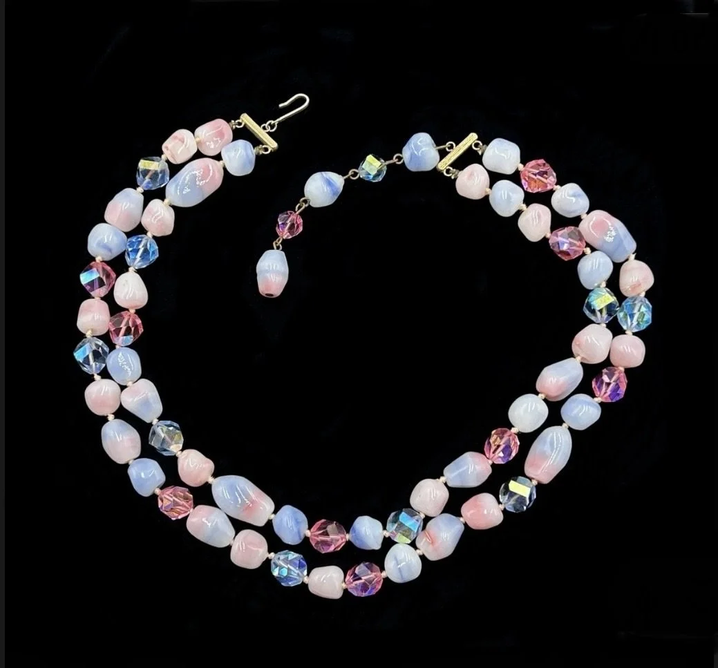 MILKGLASS NECKLACE