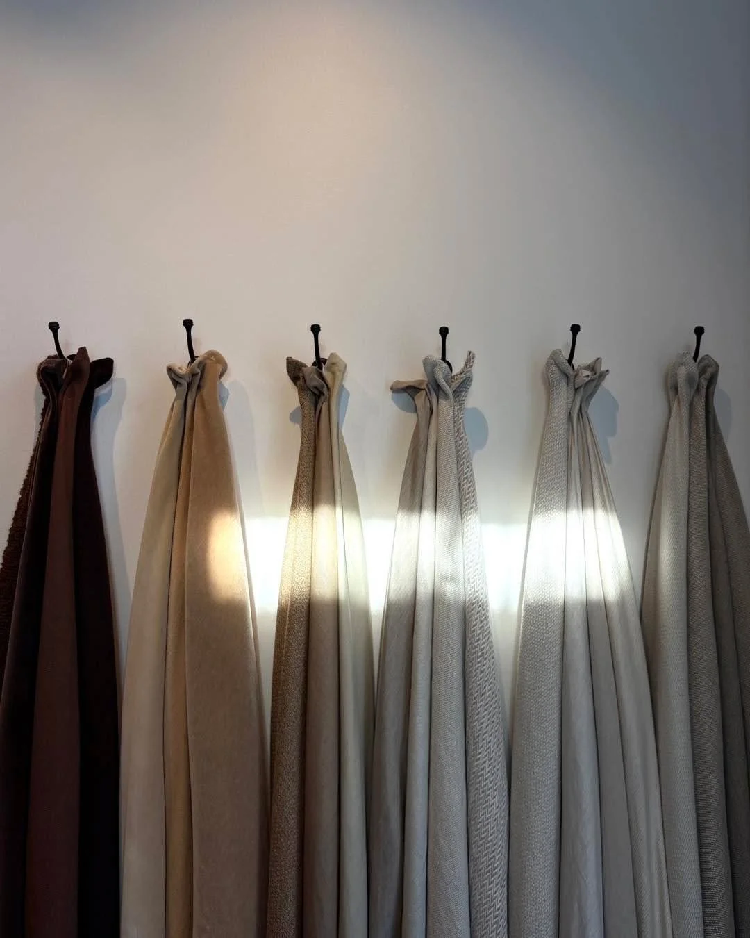 A moment of tactical gradients. We are endlessly inspired by our surroundings. In this case, it's how natural illumination defines the surface of these rich textiles from @dunlinhome 
From soft velvets to raw linen; a focused ray of sunlight that rev