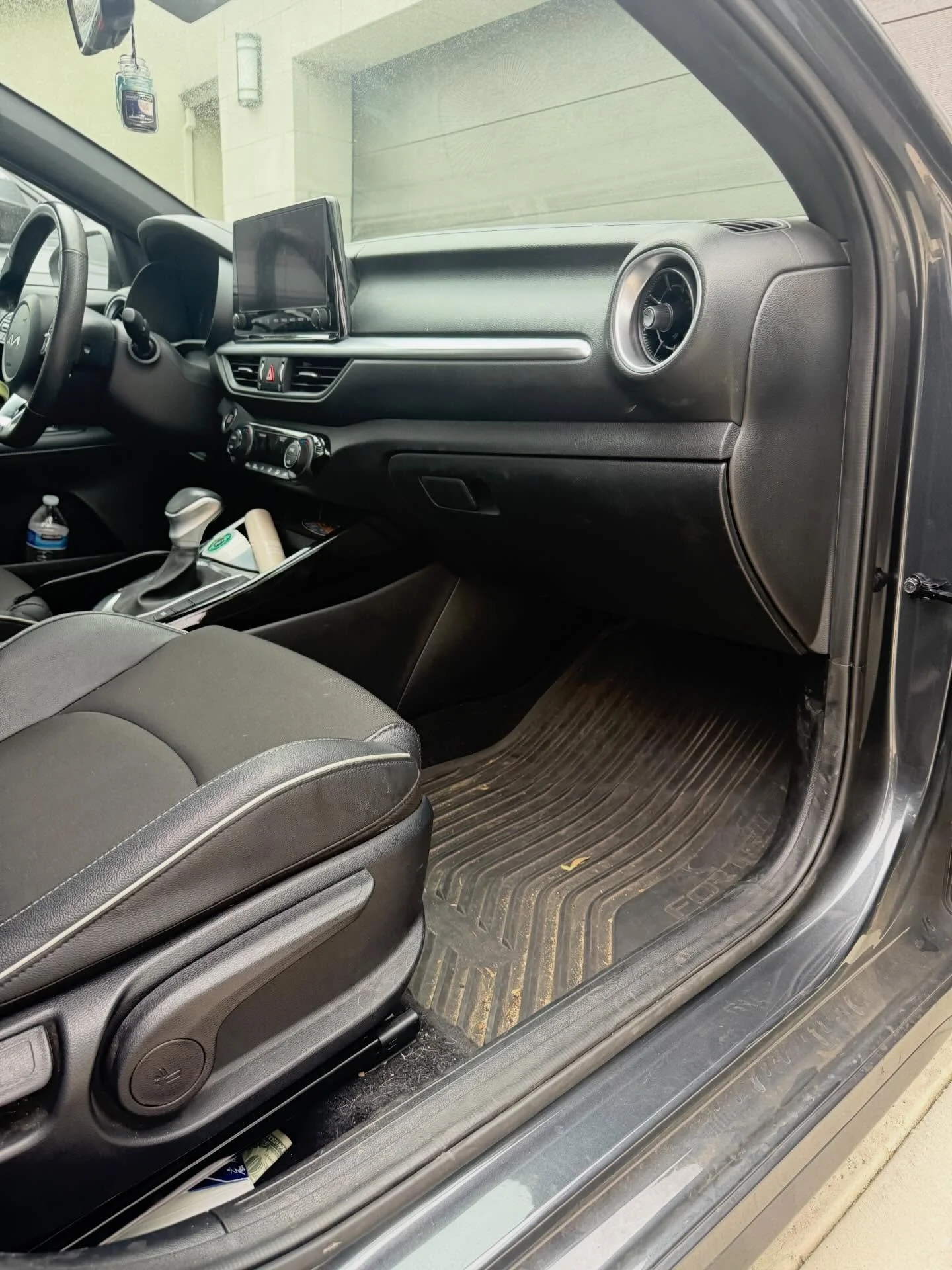 Kia Forte in need of an interior detail🤧
-
✅Basic Interior Package
#detailer #detail #kia #detailersofinstagram🚘