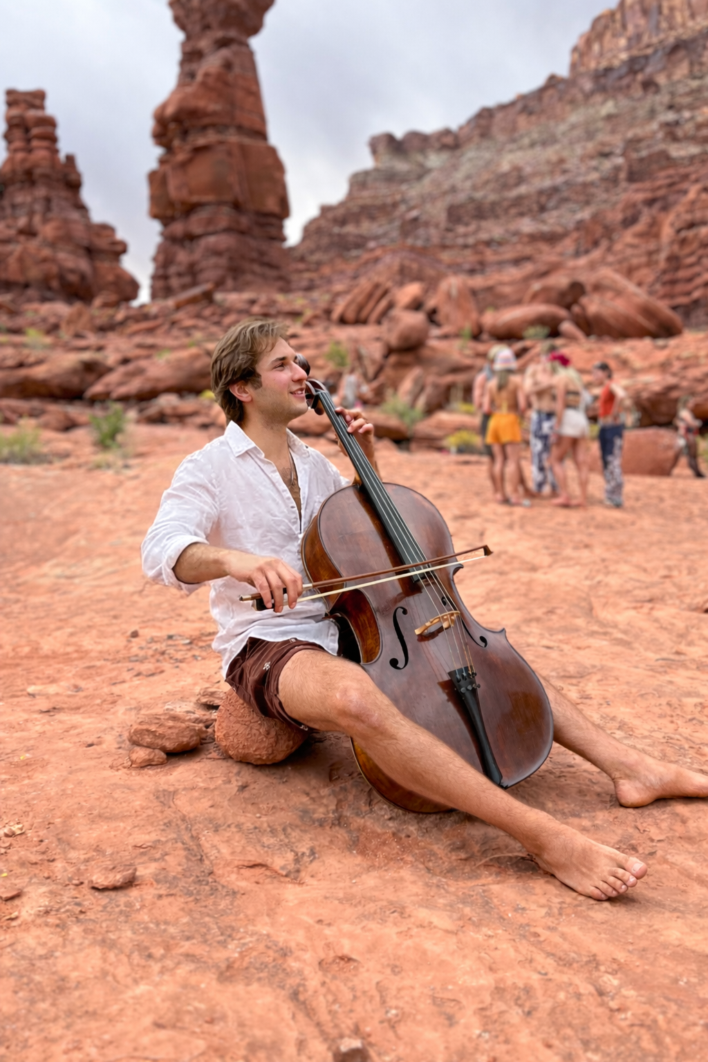 A full-body shot of a professional musician performing elegant live wedding music on the cello in St. Louis.